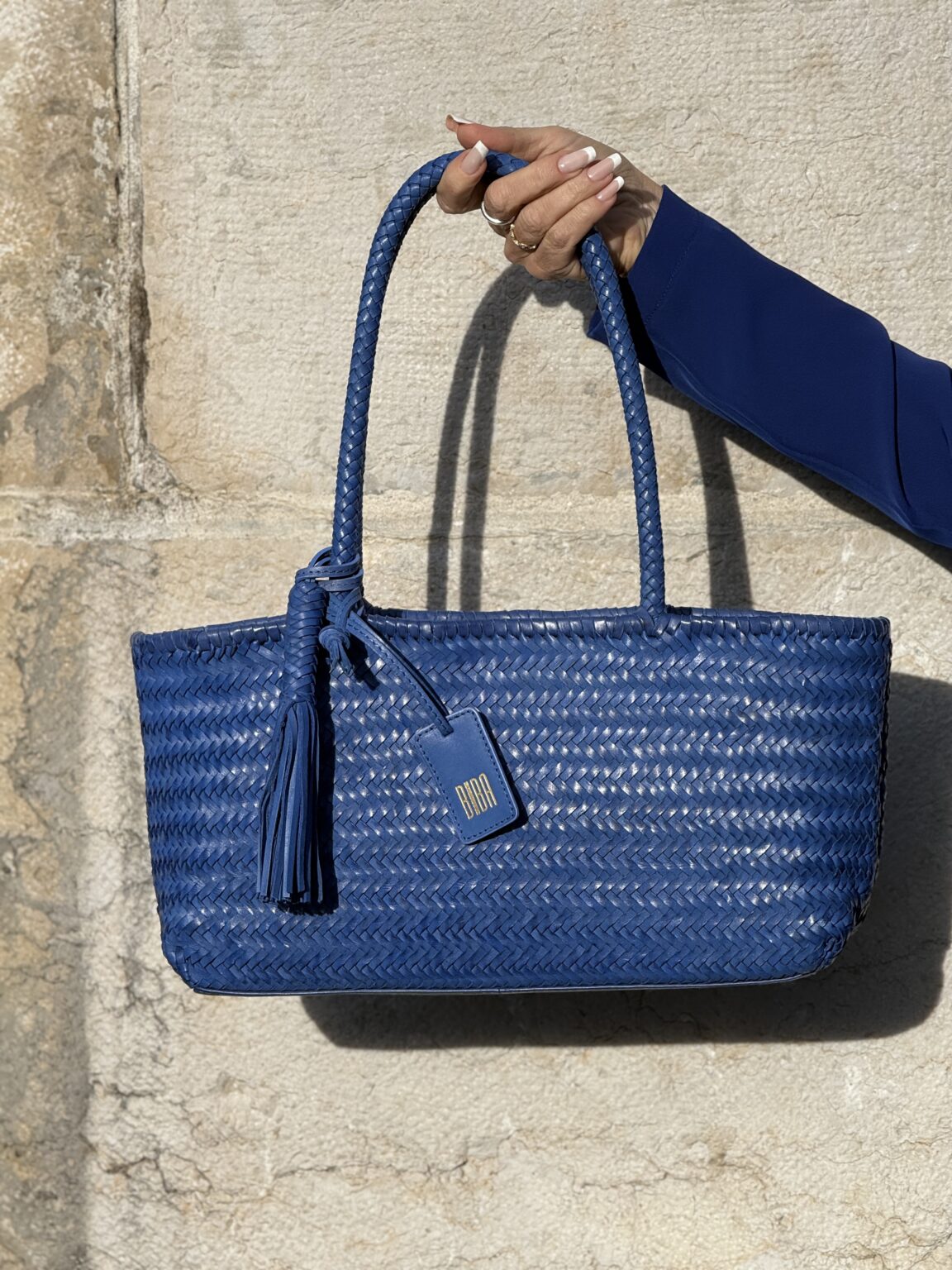 sac baguette en cuir tressé bleu perkins biba