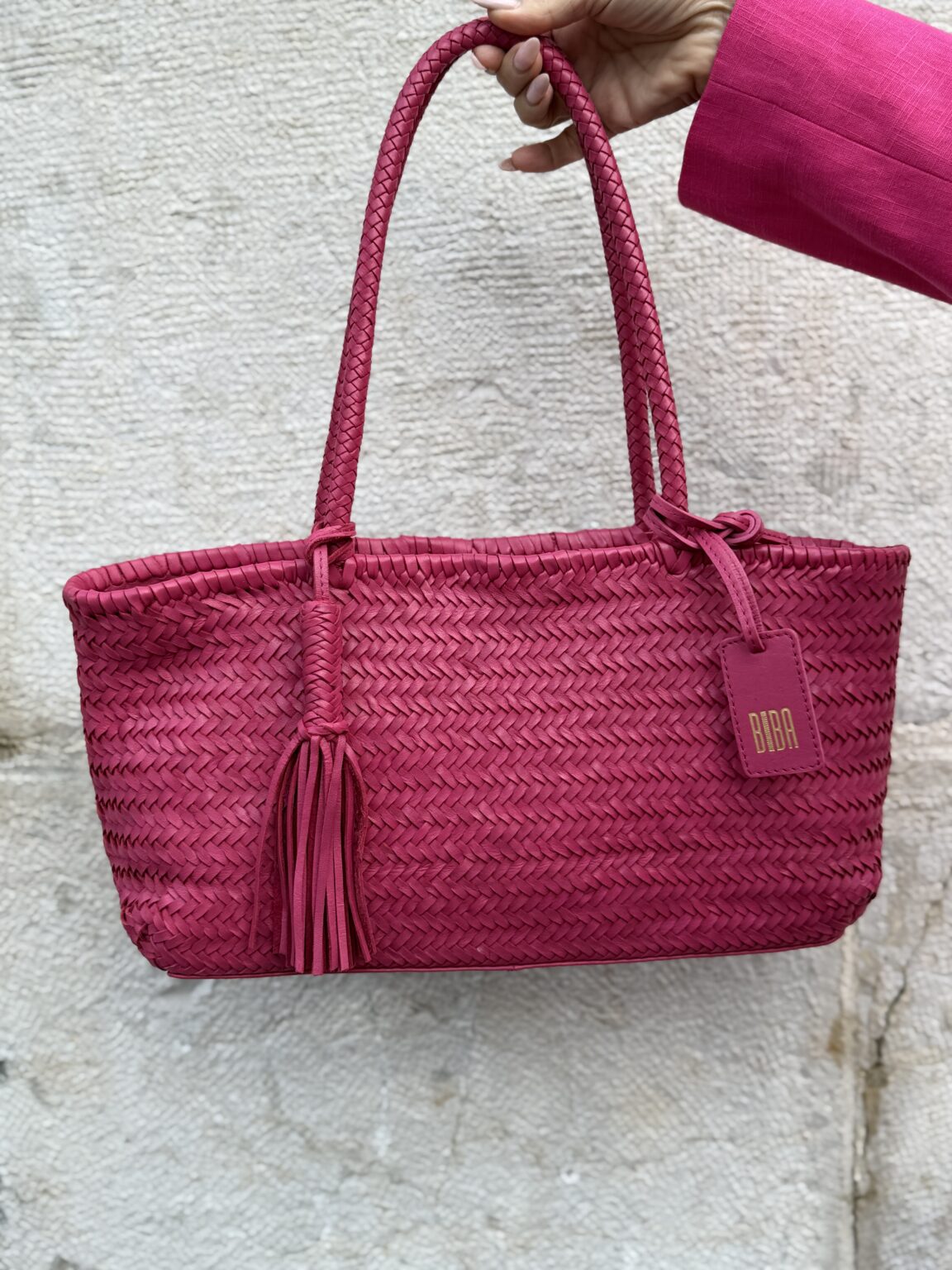 sac baguette en cuir tressé fuchsia perkins biba