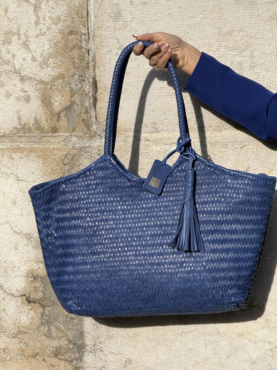 sac cabas en cuir tressé bleu perkins biba