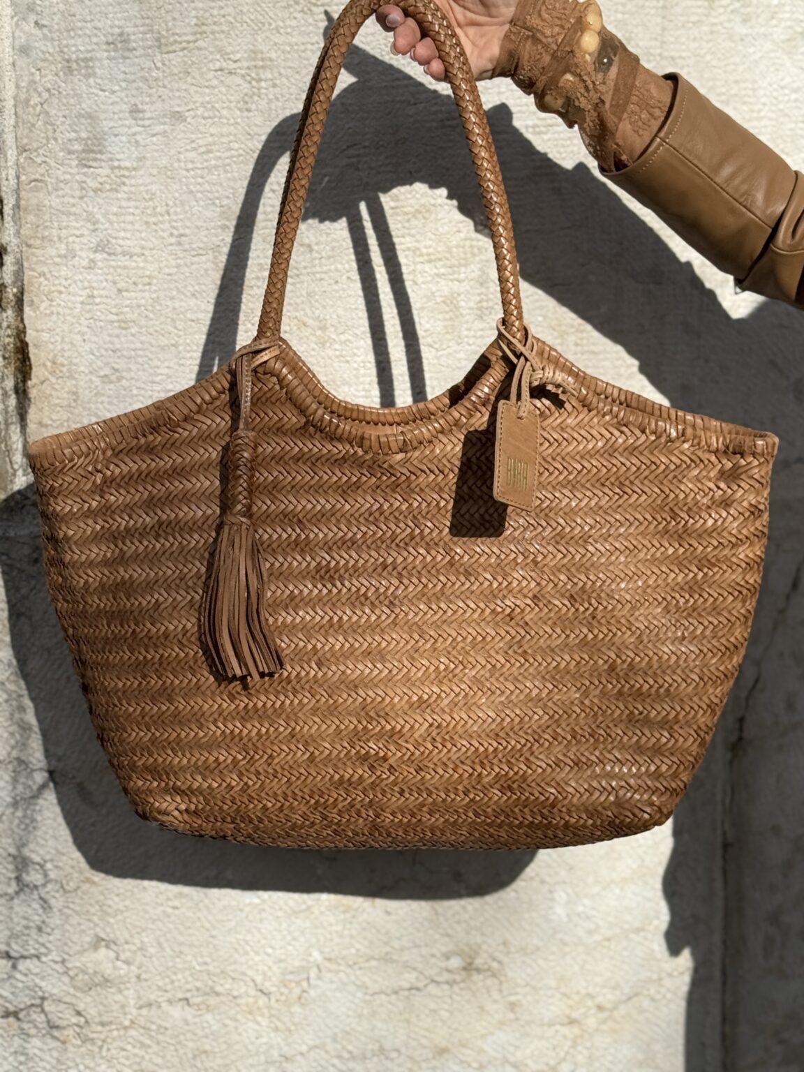 sac cabas en cuir tressé tan perkins biba