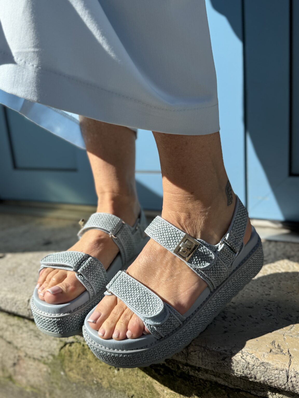 sandales plateforme en raphia bleu bigmona steve madden