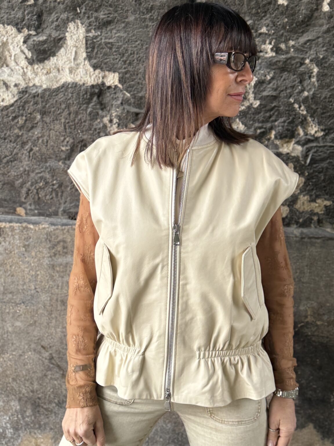veste sans manches en cuir beige impérial