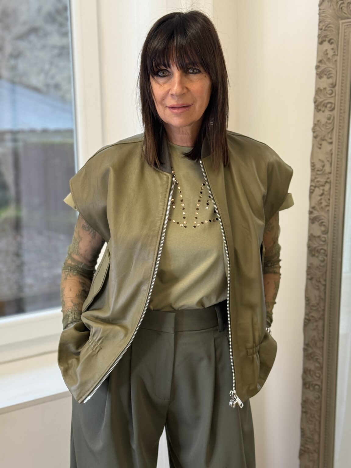 t shirt en coton kaki avec strass