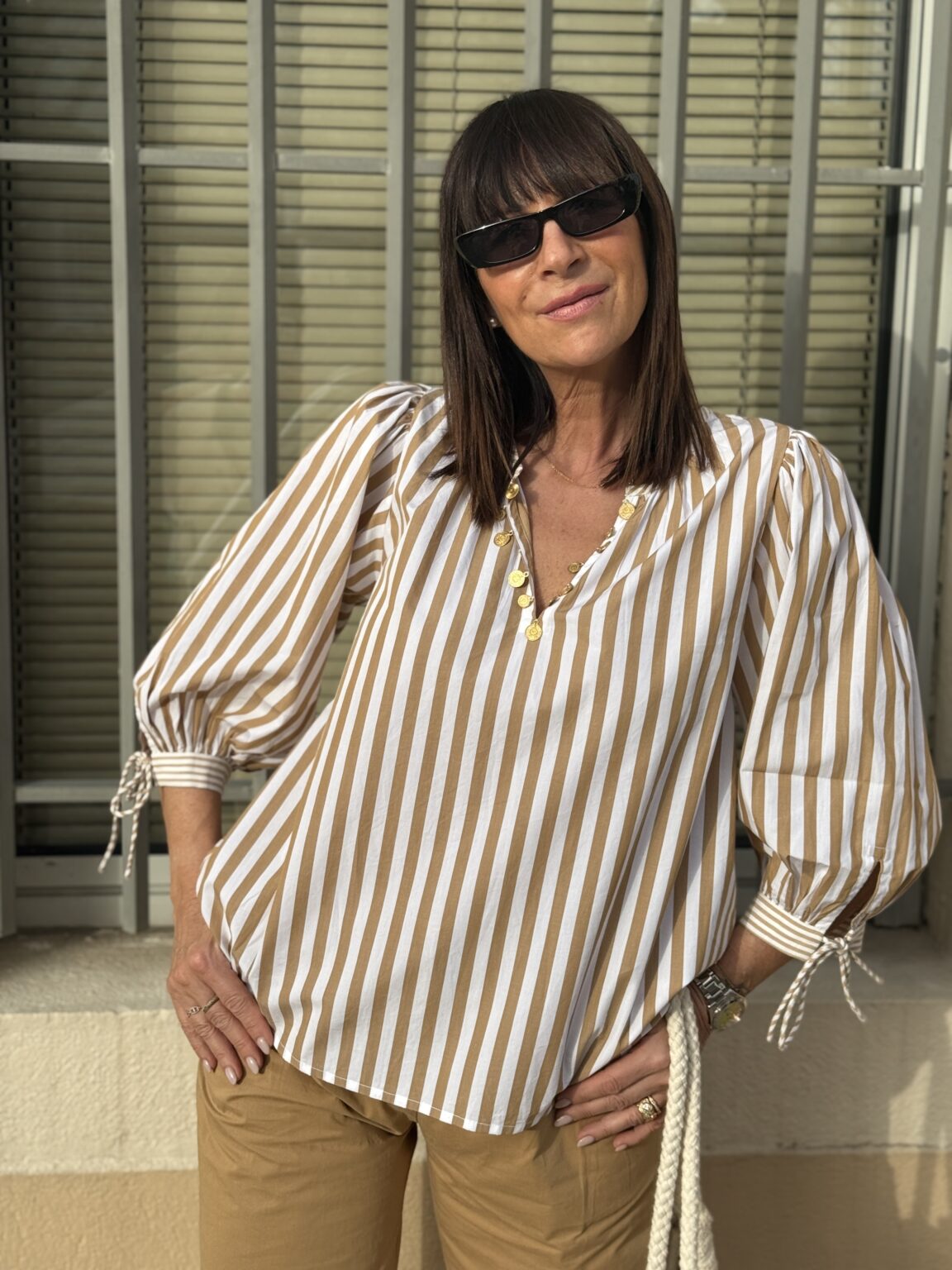 blouse rayée sable et écru bardot