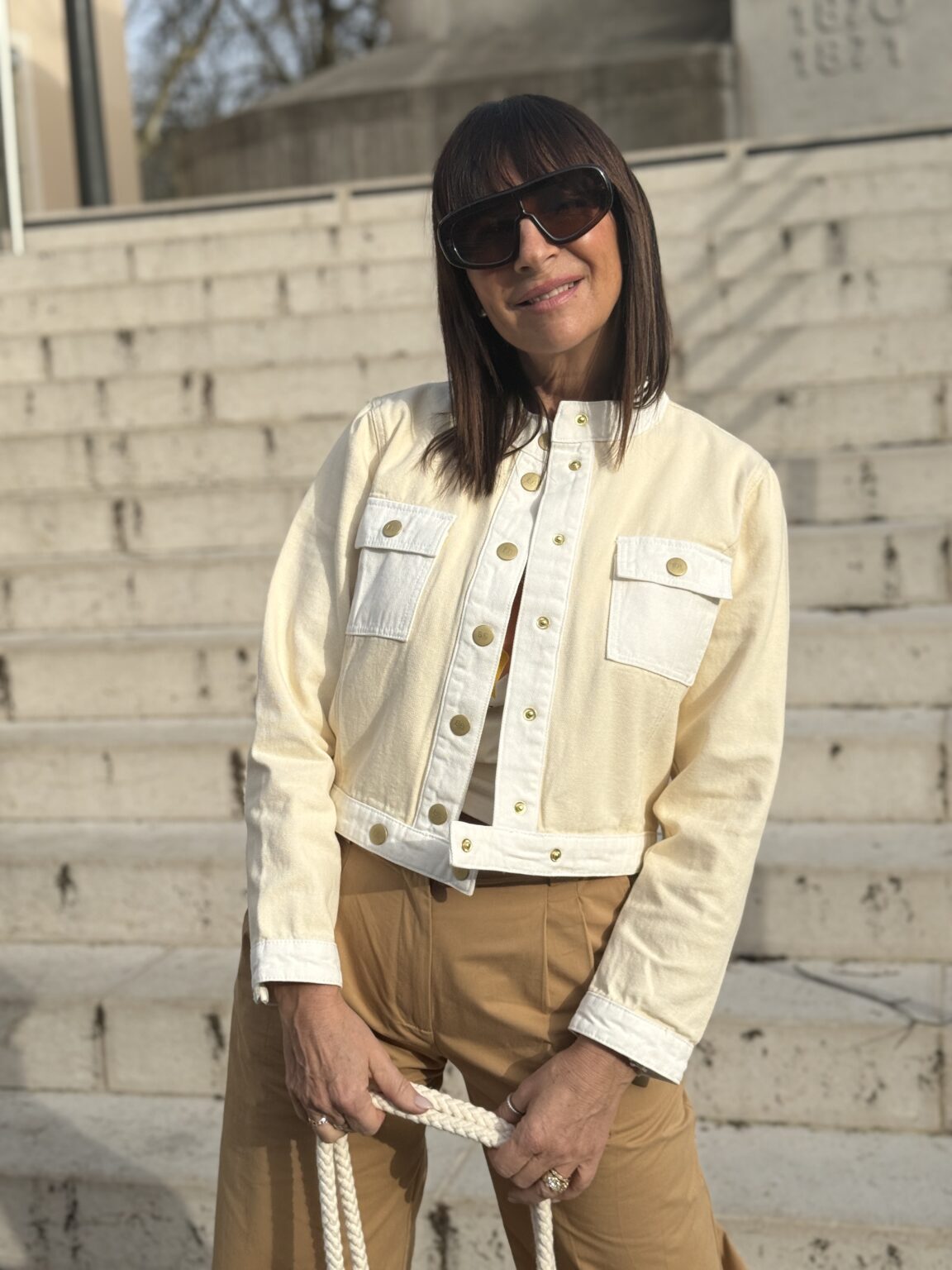 blouson structuré bi color boutons dorés