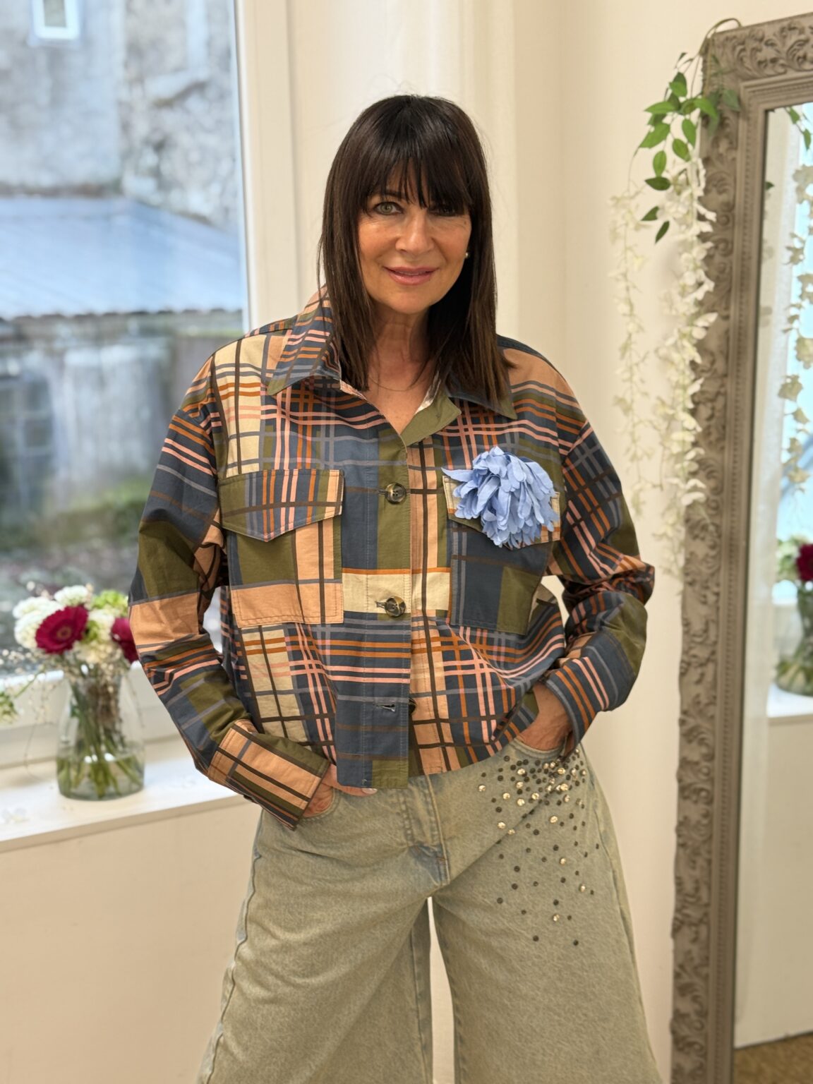 chemise à rayures bleu ciel blanc rouge et rose