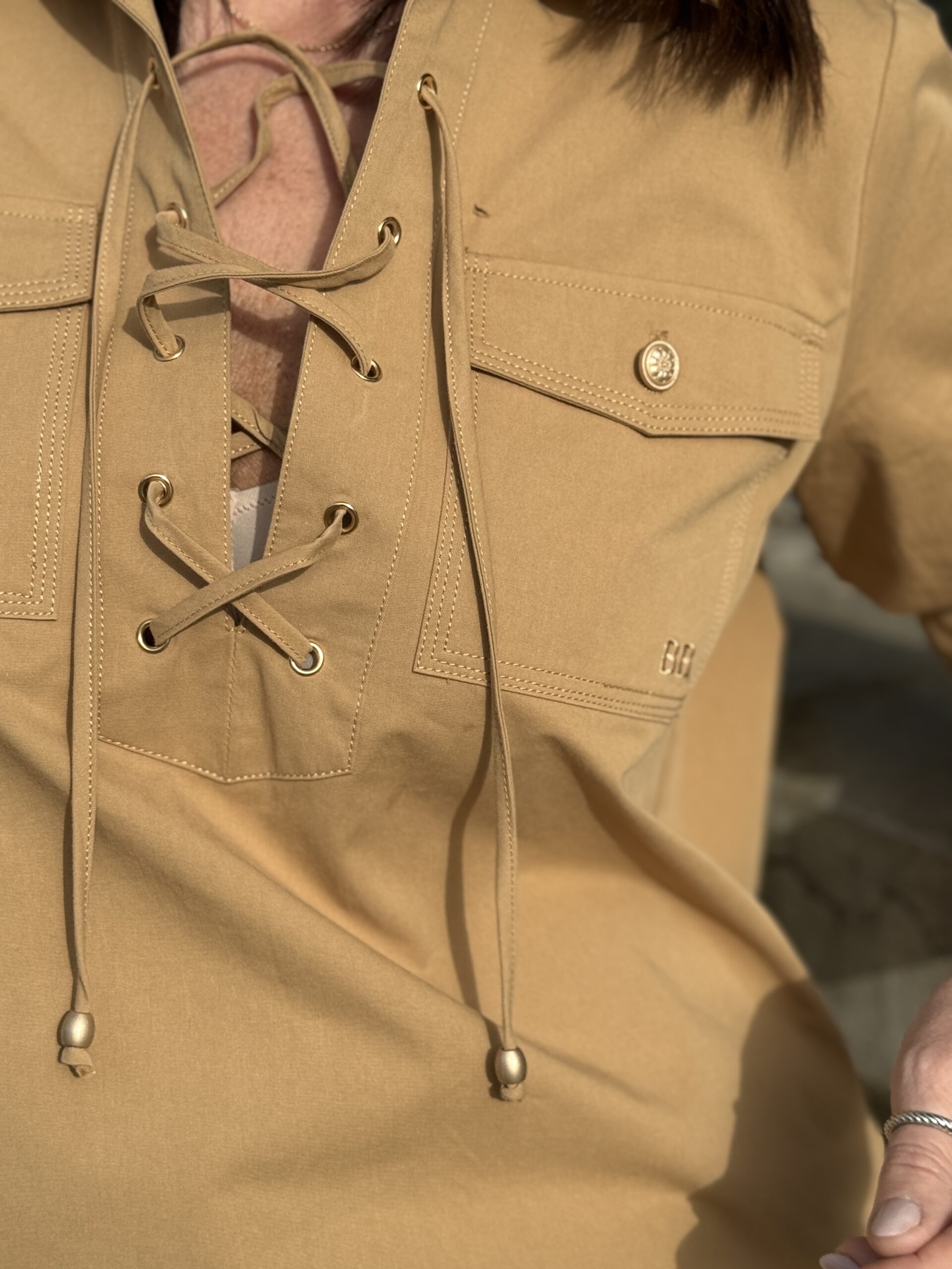 chemise saharienne à laçage beige sable