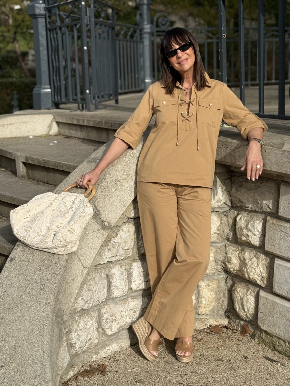 chemise saharienne à laçage beige sable