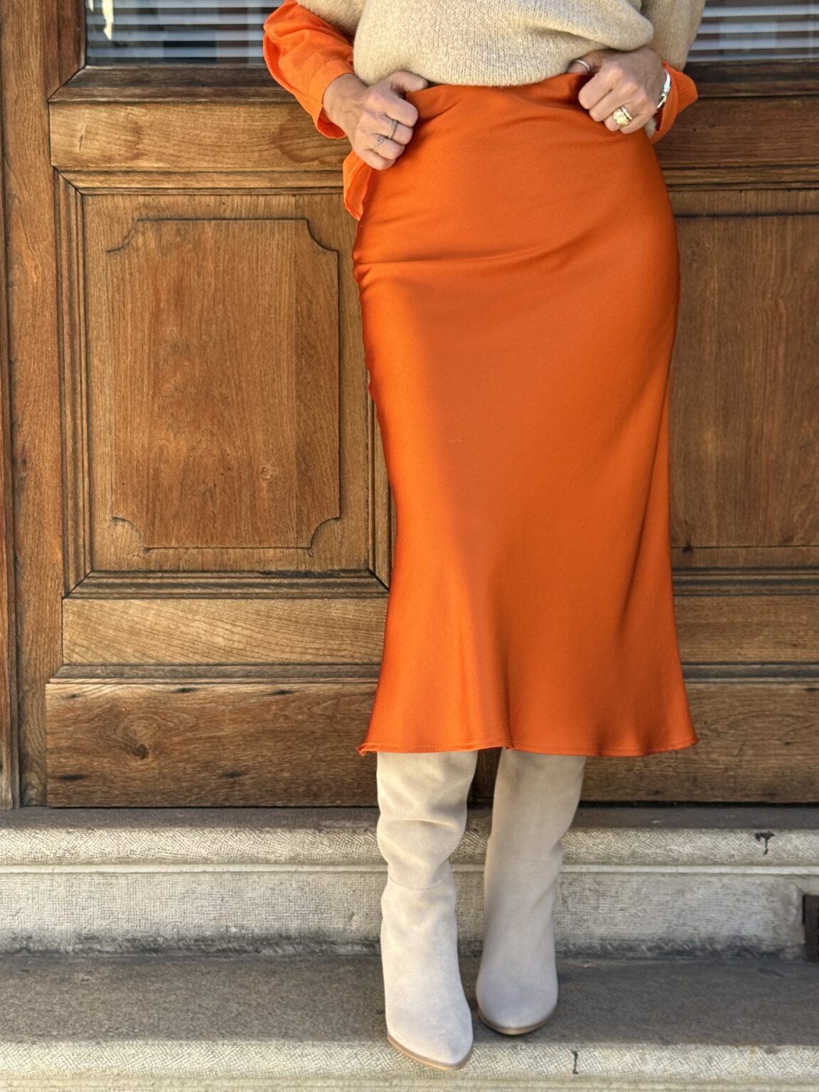 jupe midi satinée orange