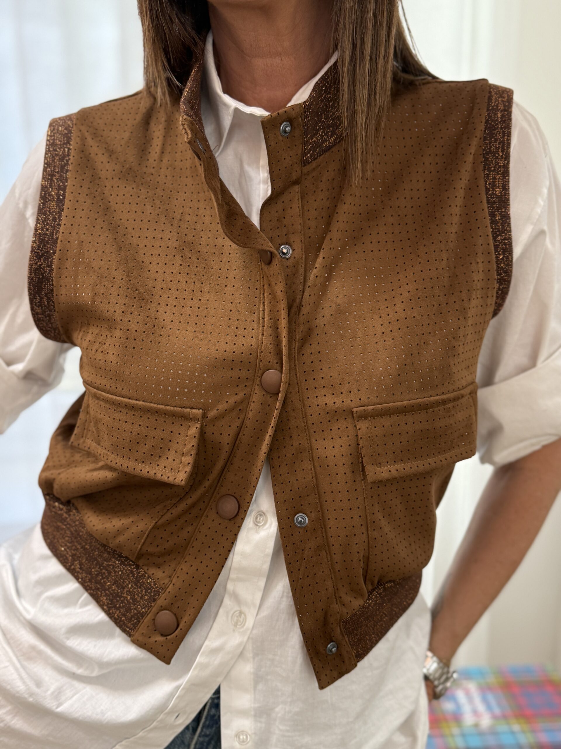 gilet sans manches perforé camel irisé kikisix
