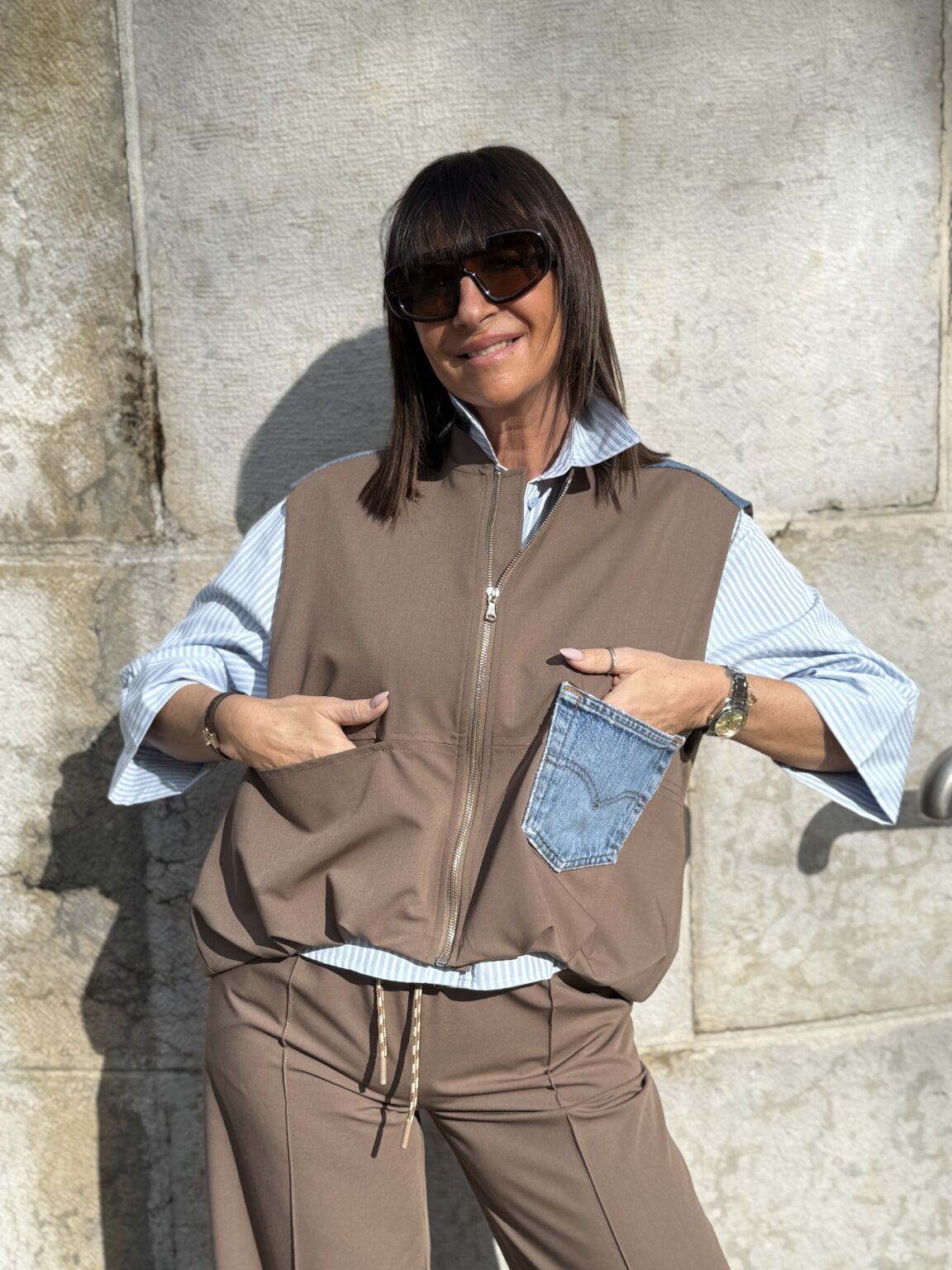 pantalon large fluide taupe avec détails denim dixie