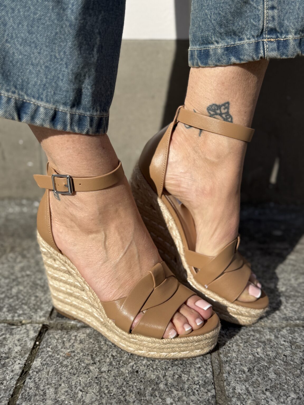 sandales compensées camel effet espadrille sivian steve maden