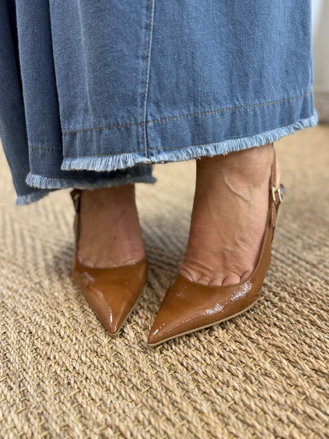 slingback camel à brides arrière