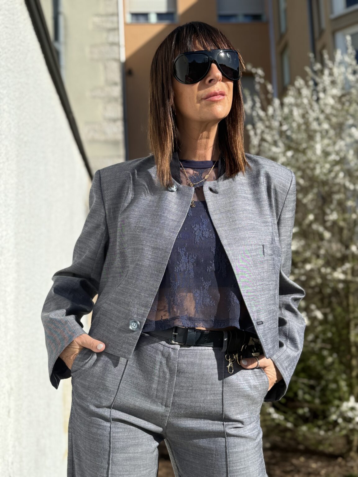 veste courte grise col contrasté