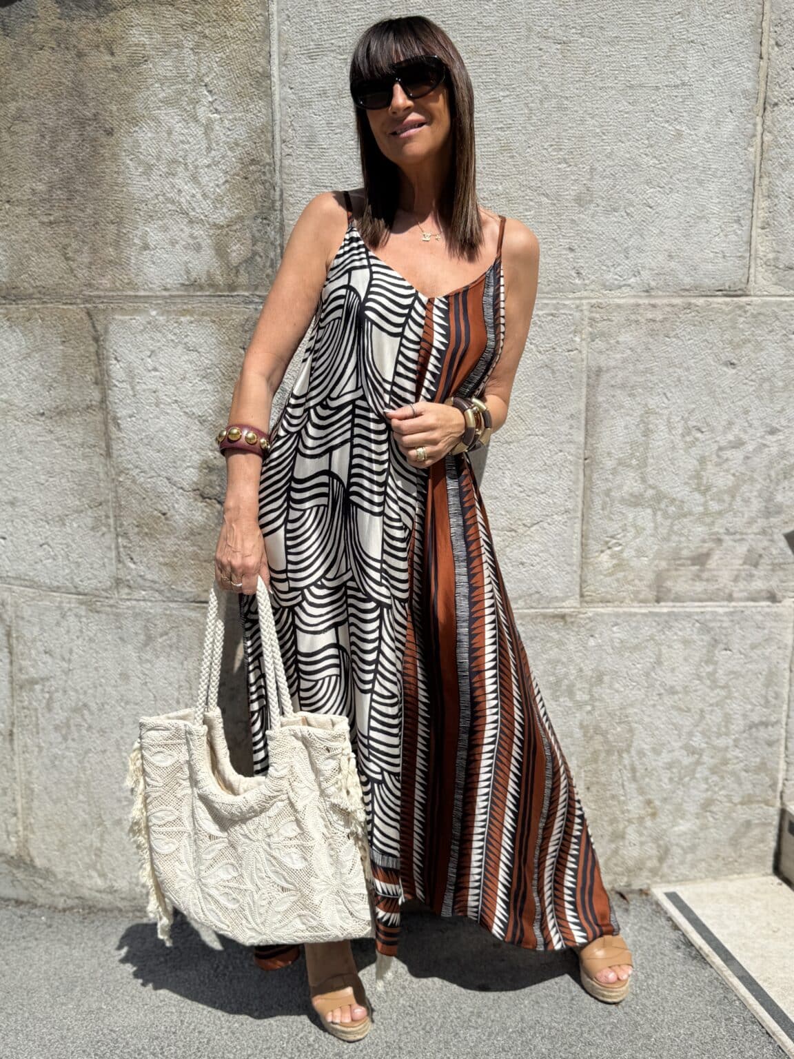 robe longue fluide à imprimé graphique noir et écru bsb