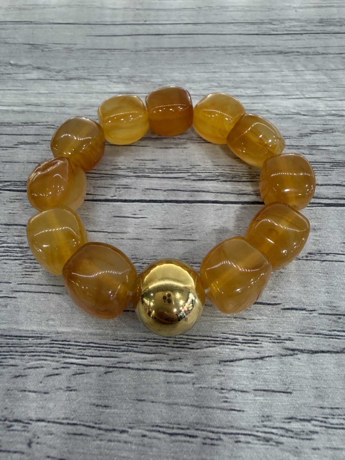 bracelet avec perles en résine ambre