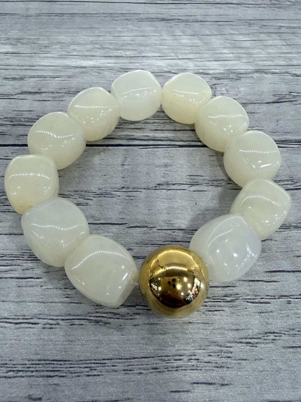 bracelet avec perles en résine blanc nacré