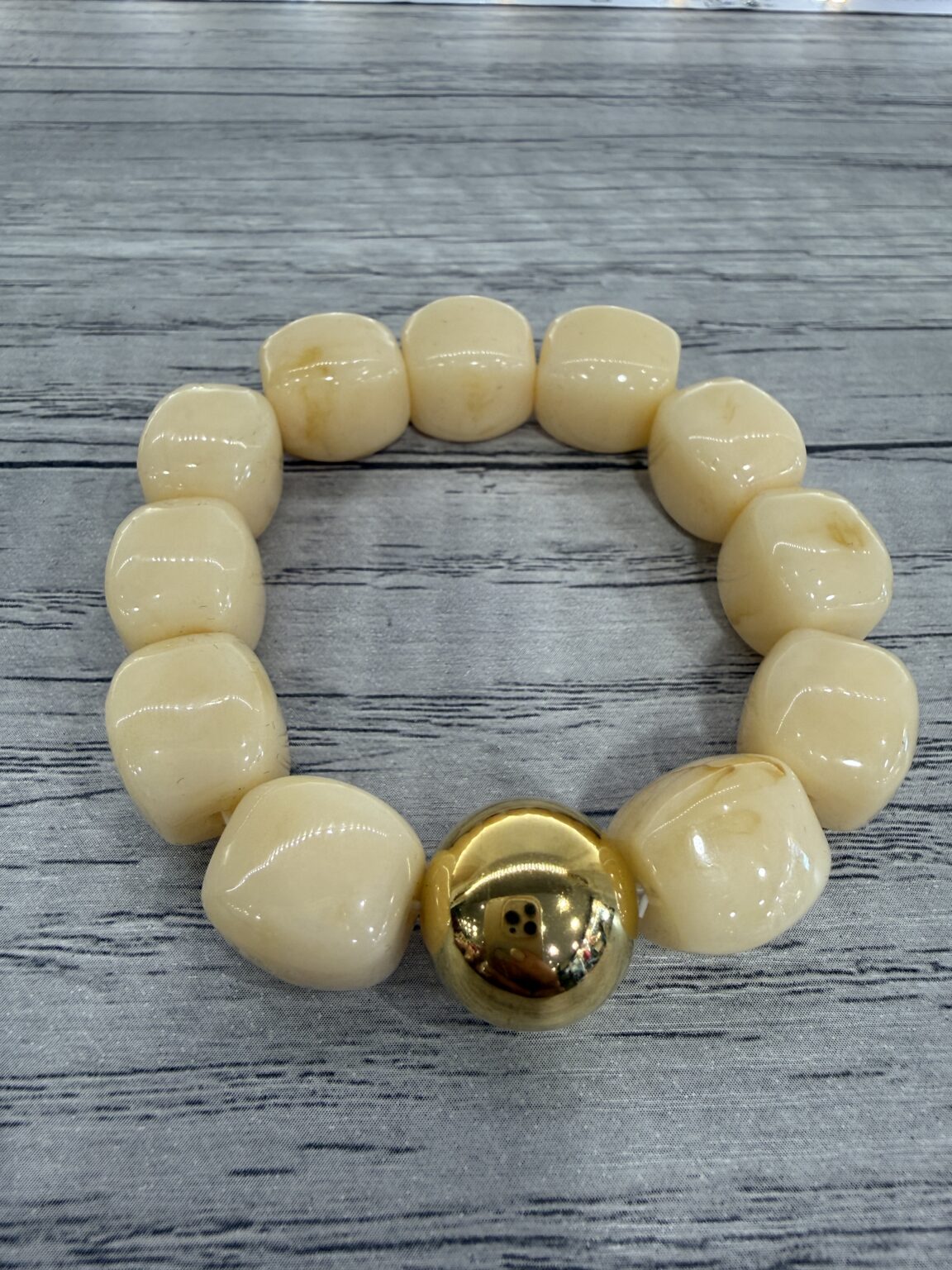 bracelet avec perles en résine vanille marbré