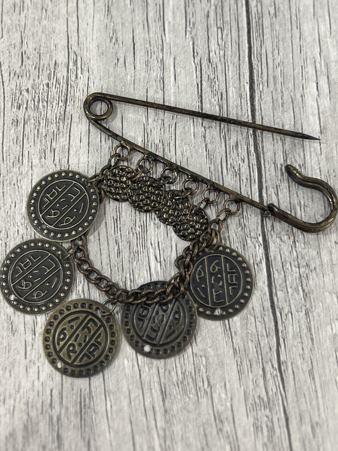 broche épingle pièces vintage