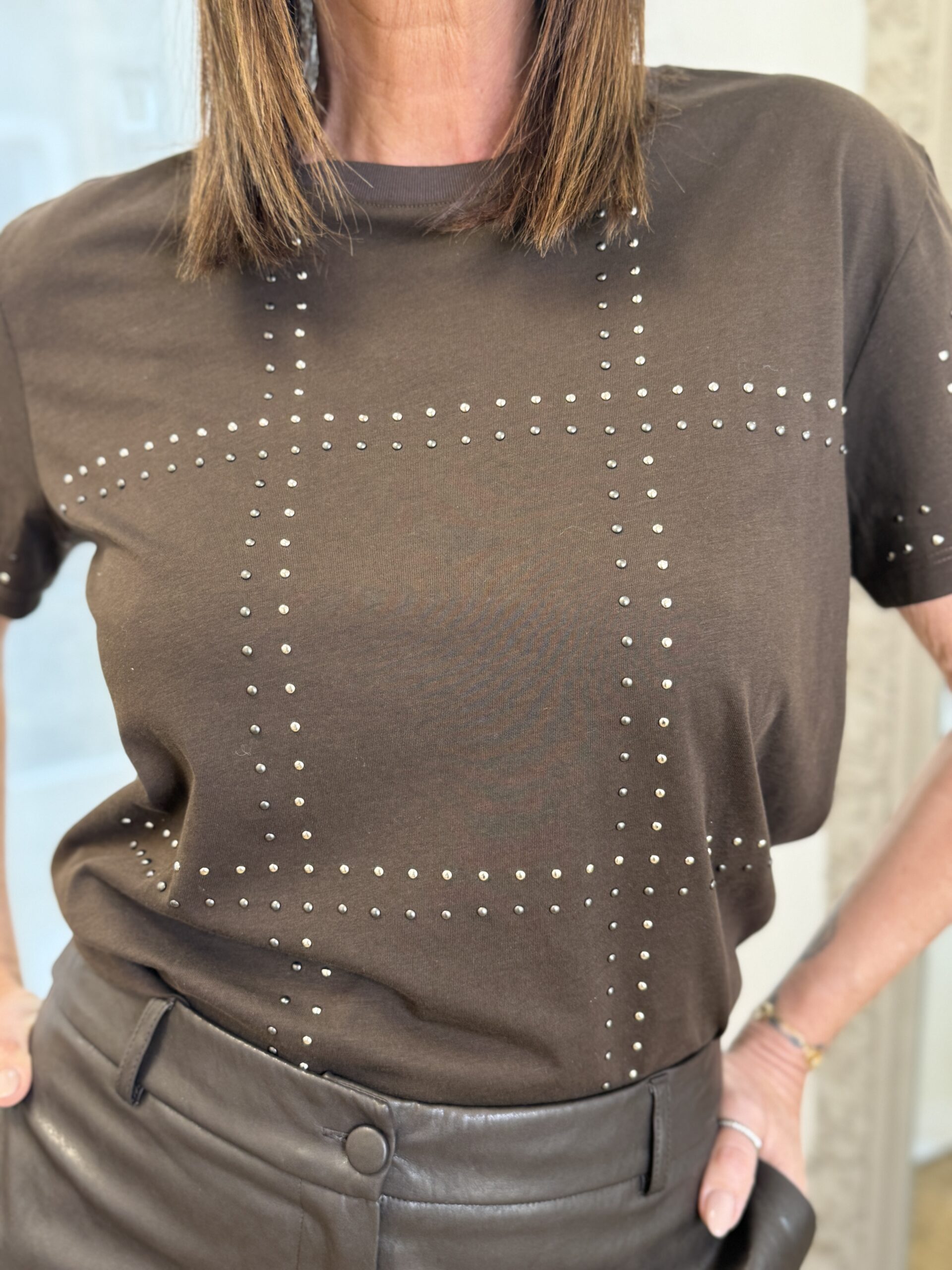 t shirt en coton chocolat avec clous décoratifs meme road