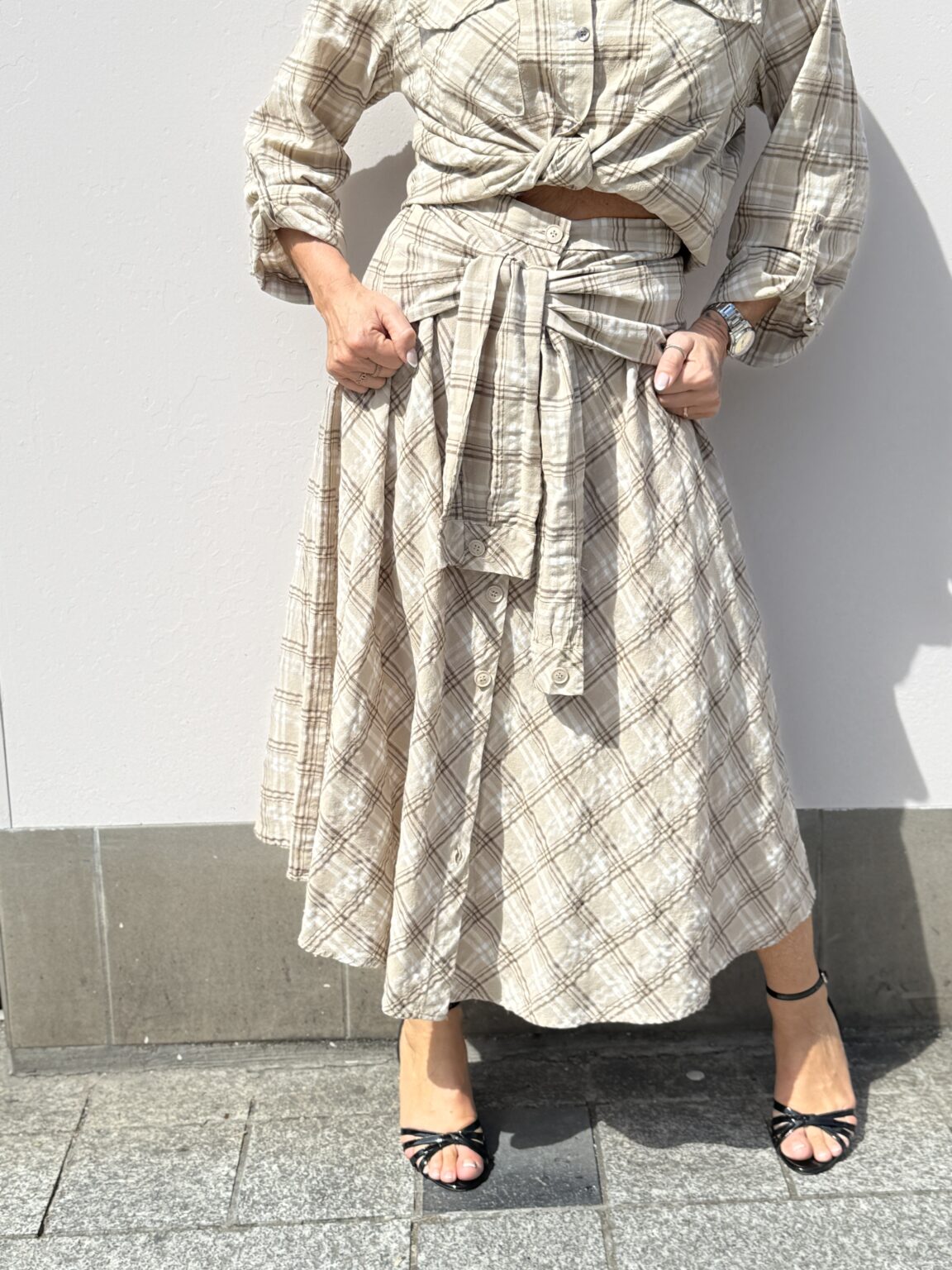 jupe longue évasée à carreaux beige kikisix (ted)