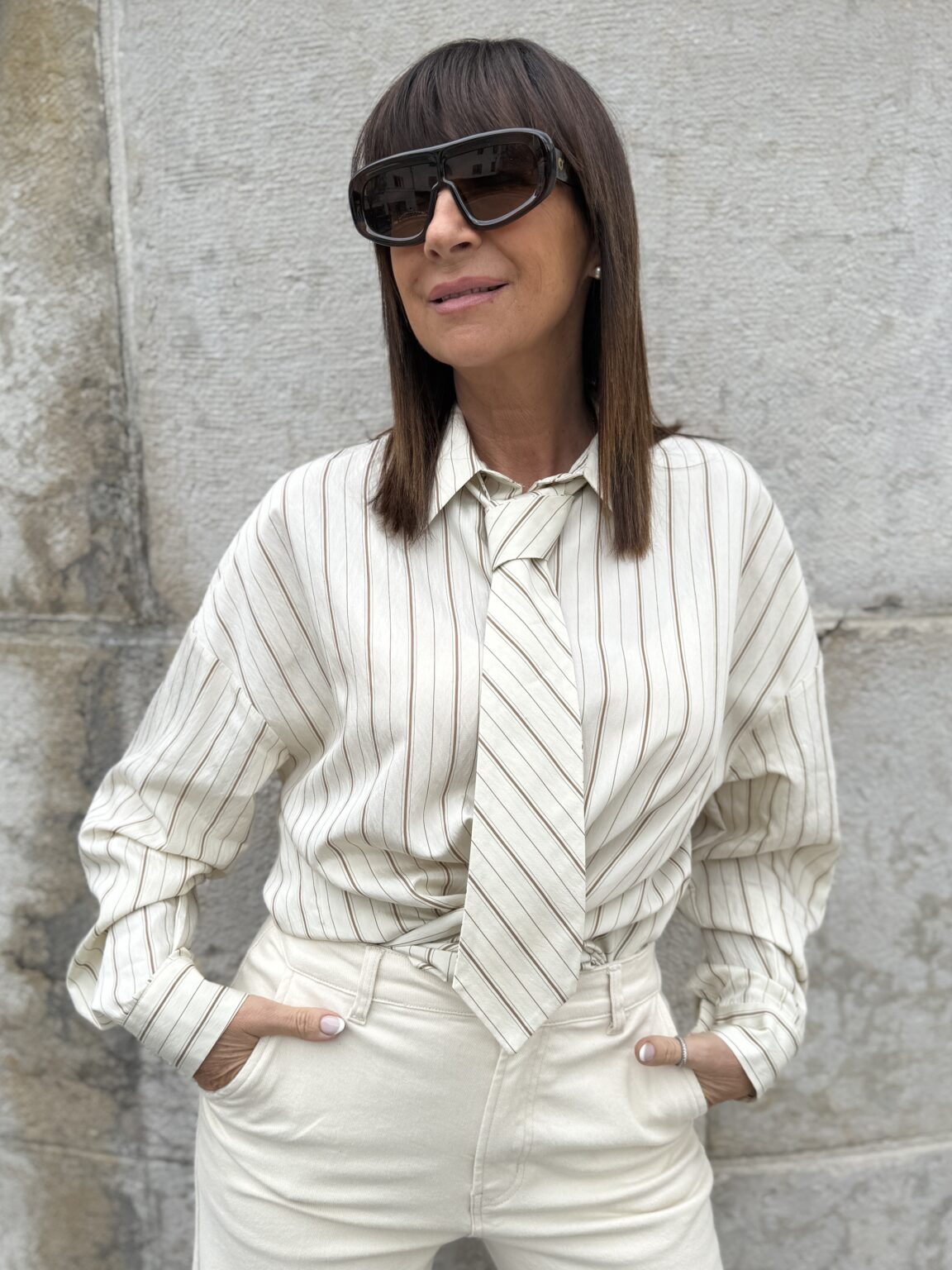 chemise rayée beige et marron avec cravate kikisix