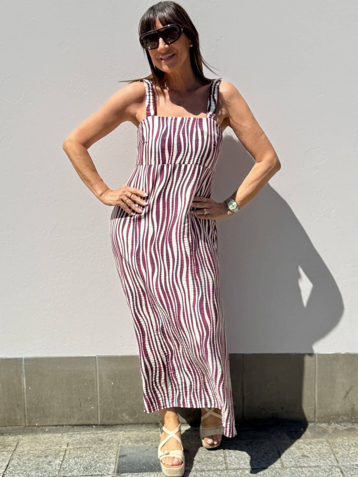 robe longue à bretelles imprimée bordeaux et beige meme road