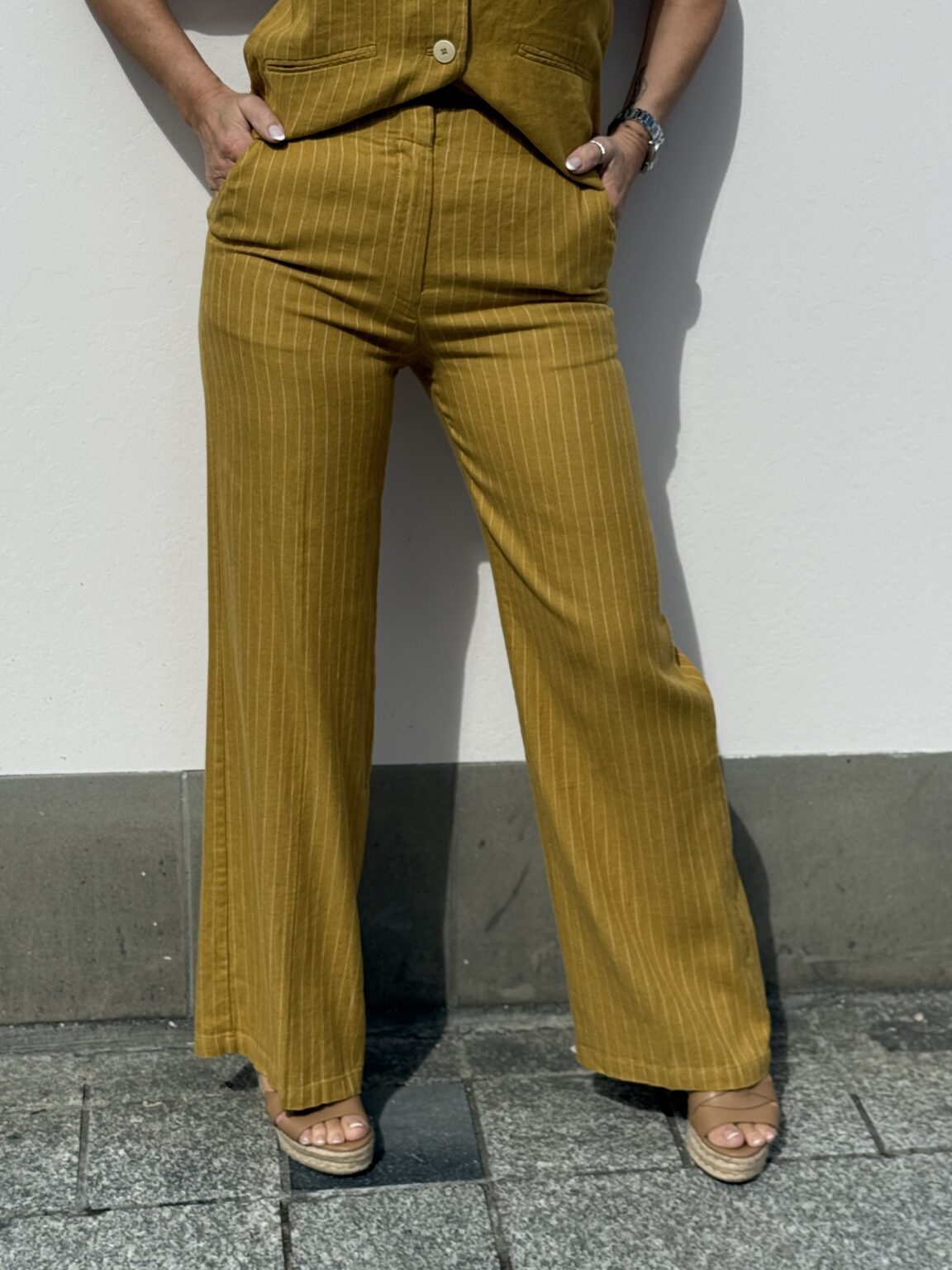 pantalon à rayures velours côtelé jaune moutarde nice things