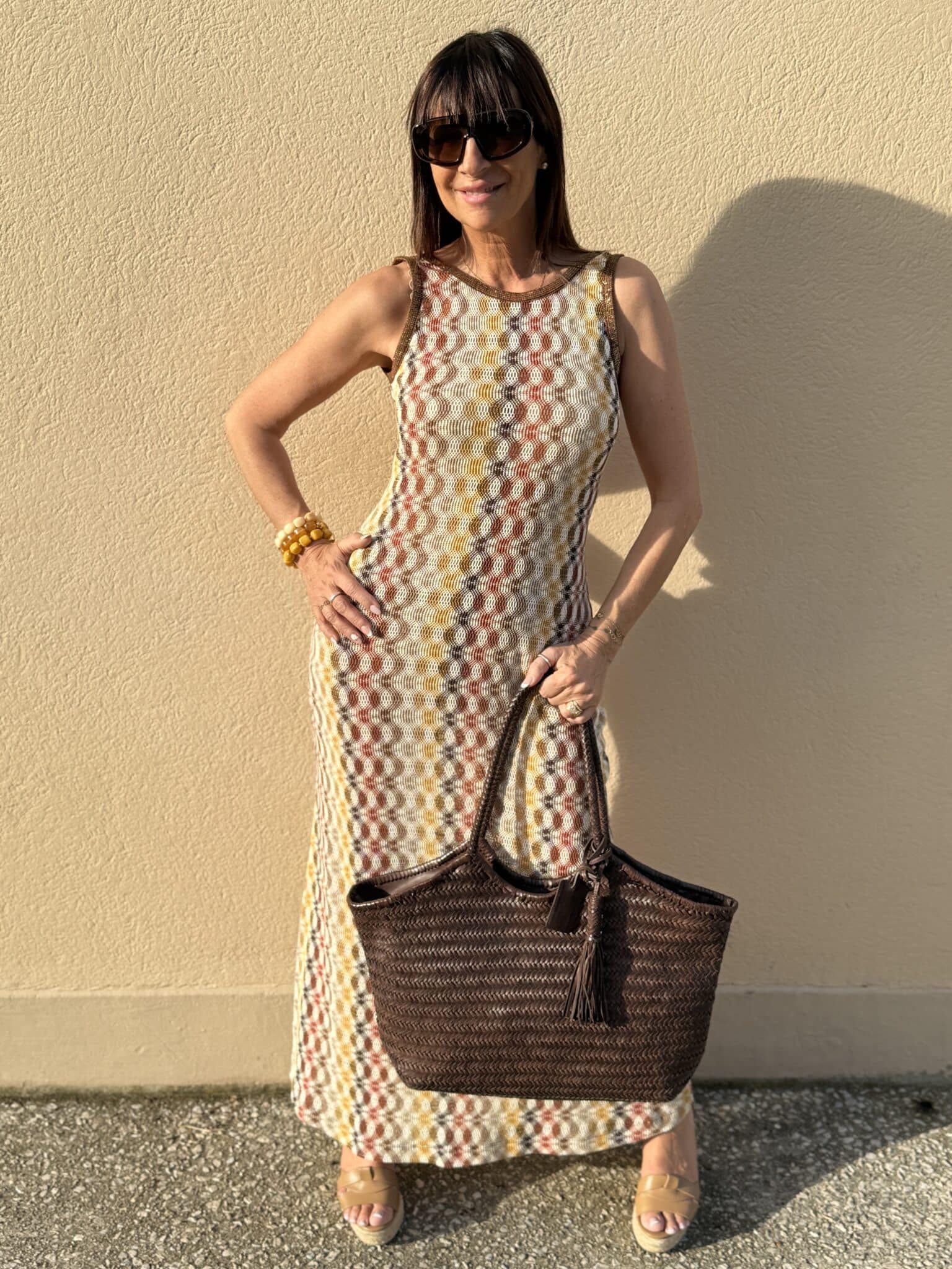 robe longue décolletée dos v en maille ajourée multicolore marron meme road