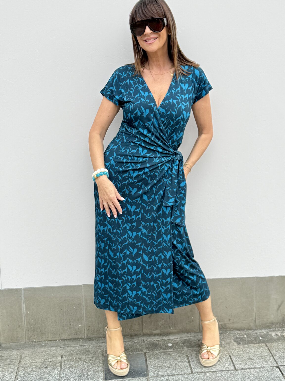 robe longue portefeuille imprimée graphique bleu canard nice things