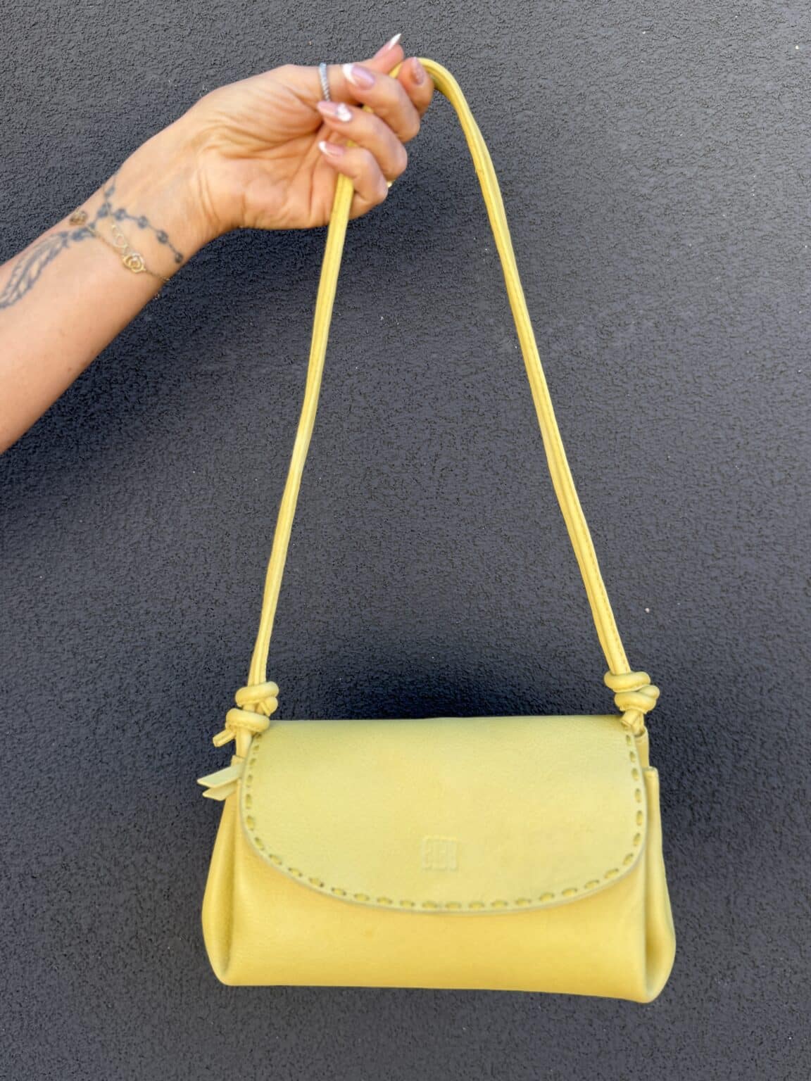 sac bandoulière en cuir isle jaune biba