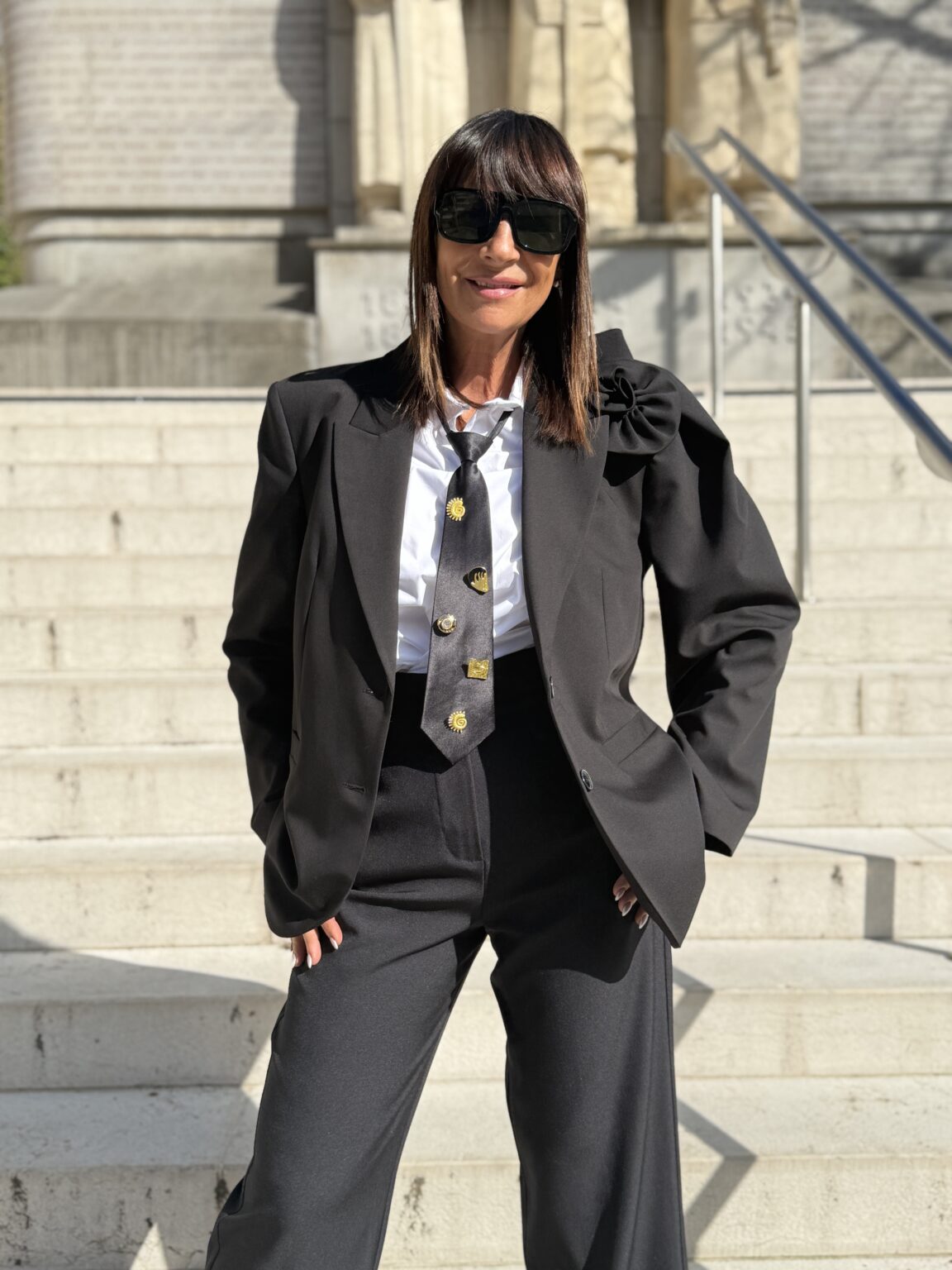 veste blazer droite avec fleur oversize noire imperial