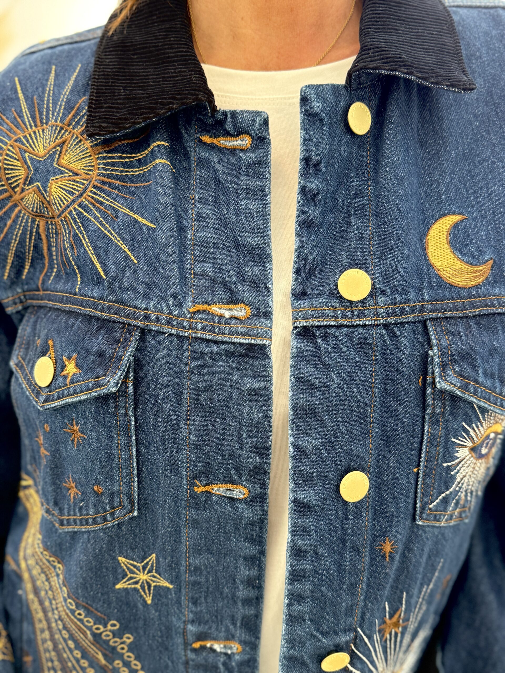 veste en jean brodée esprit céleste vinae la petite etoile