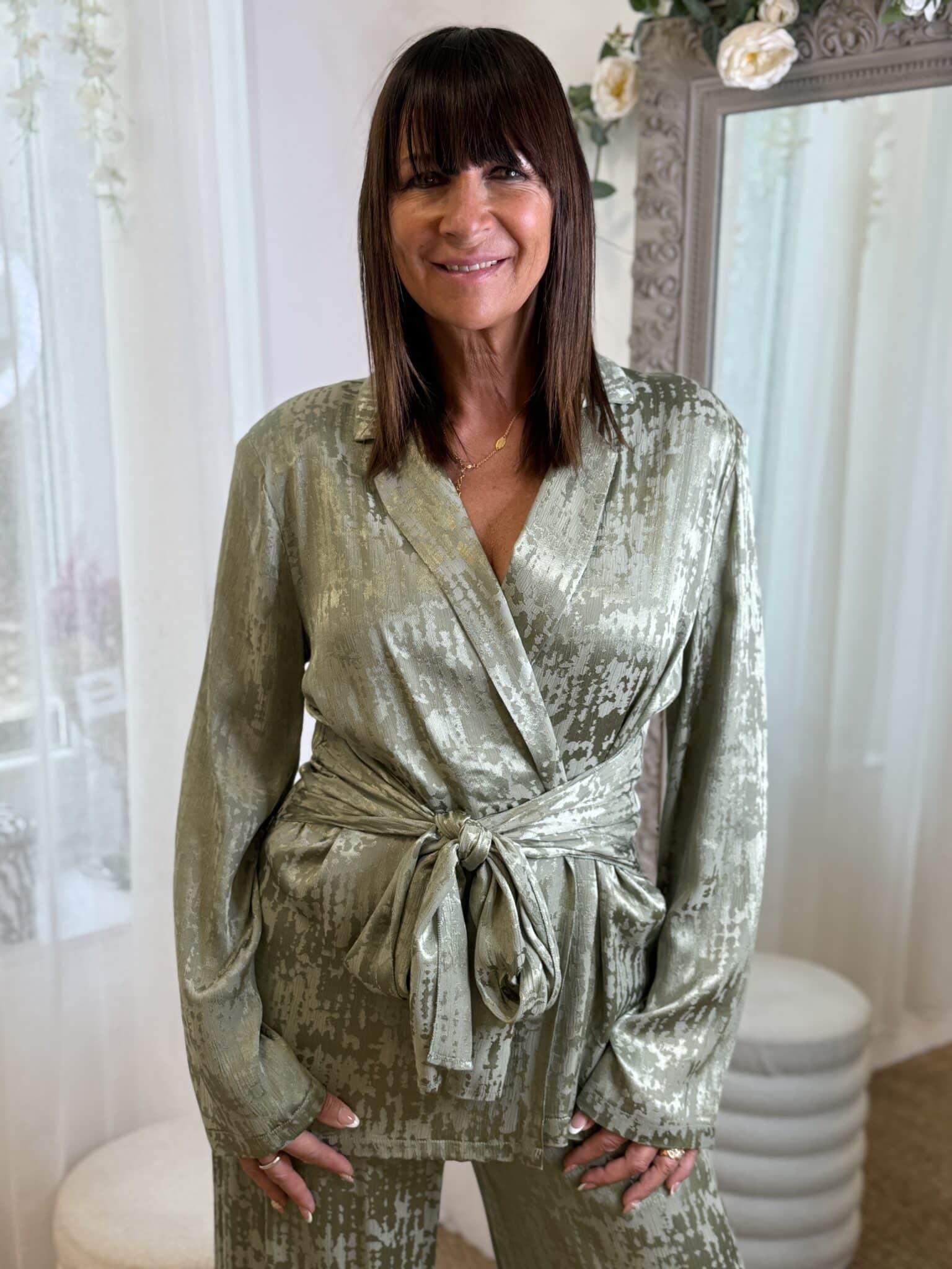 blouse nouée satinée vert sauge kikisix