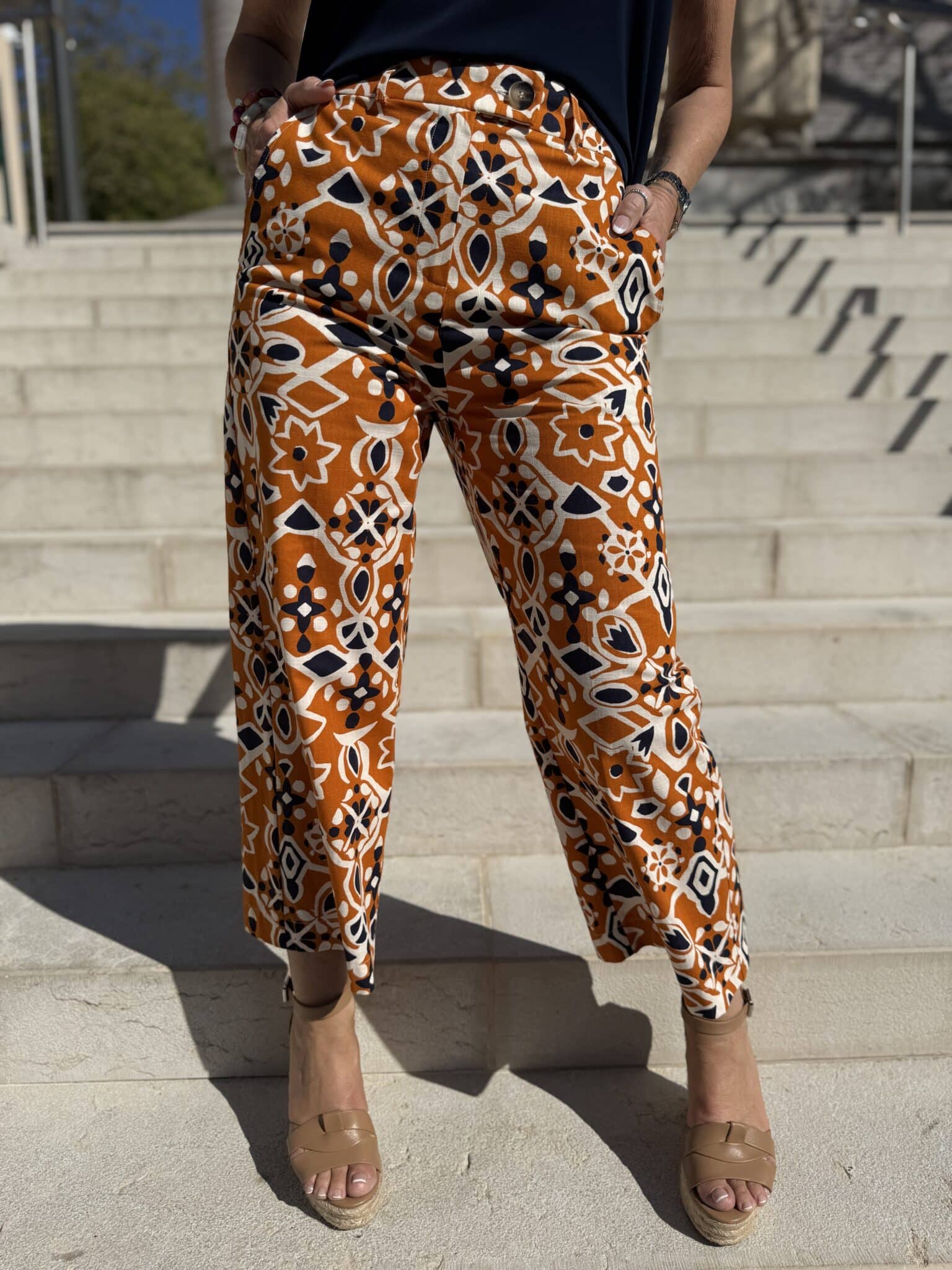 pantalon 7/8 imprimé à motifs jaune et marine grace et mila