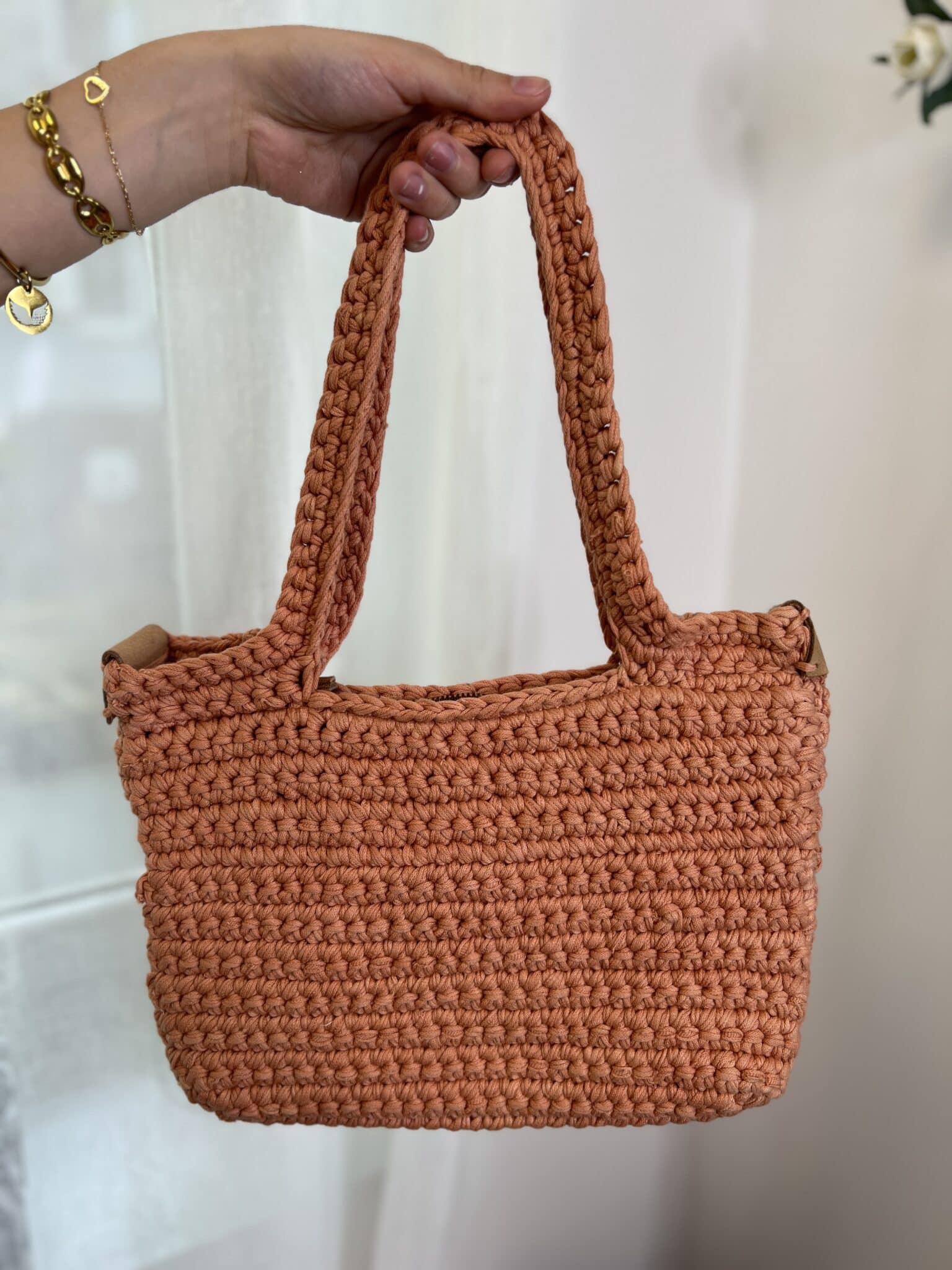 sac bandoulière en crochet rose pâle saba biba