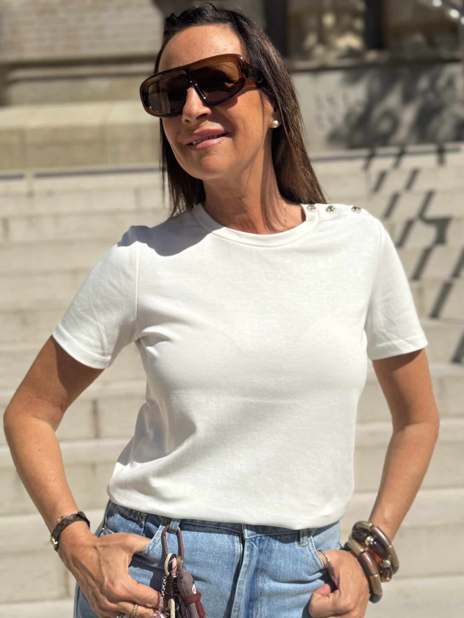 t shirt ajusté à boutons décoratifs écru