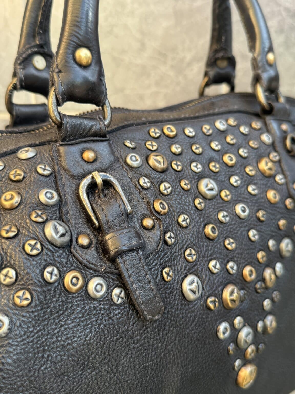 sac à main clous en cuir noir bunn biba