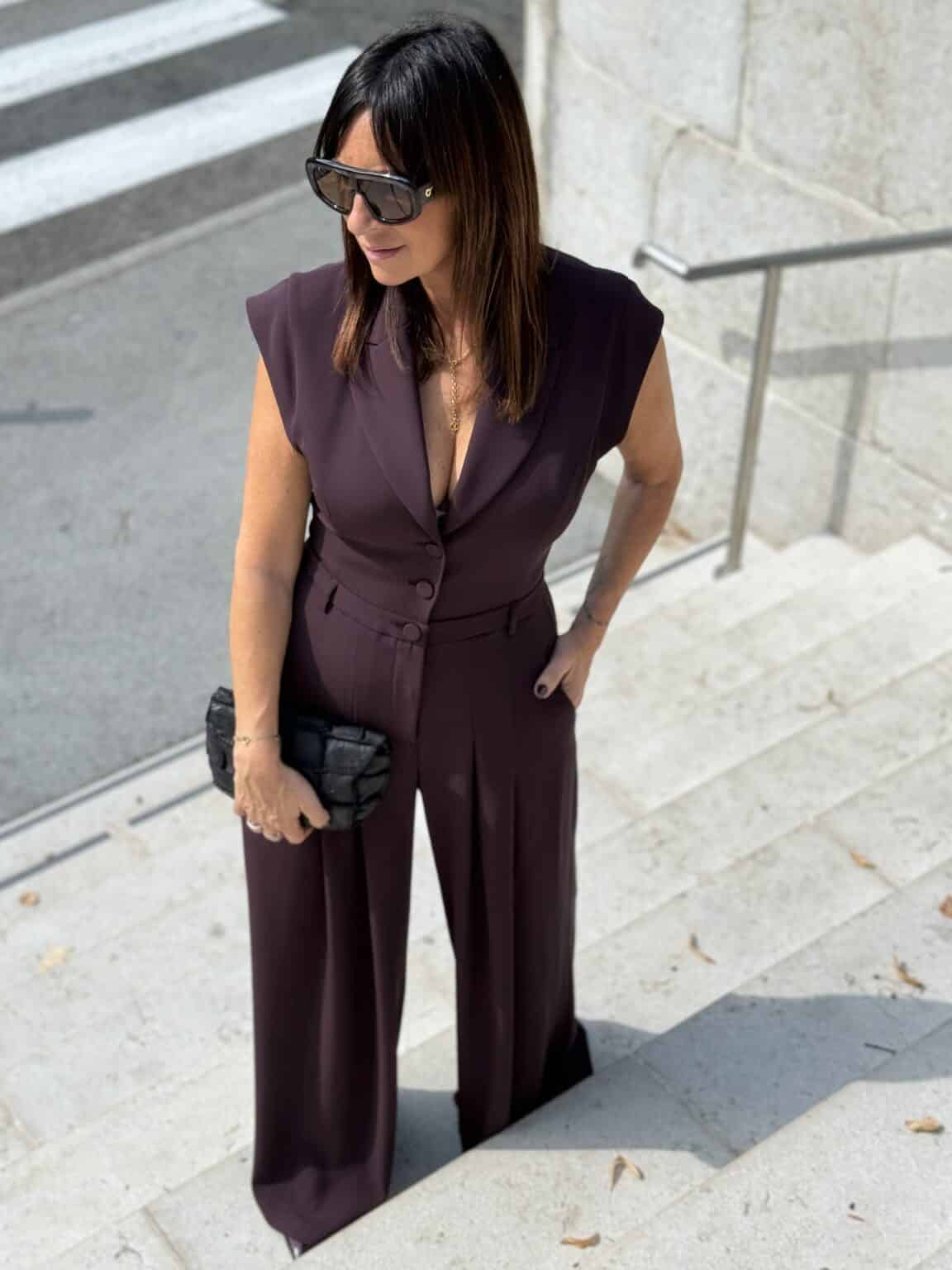 combinaison tailleur sans manches bordeaux fonçé imperial