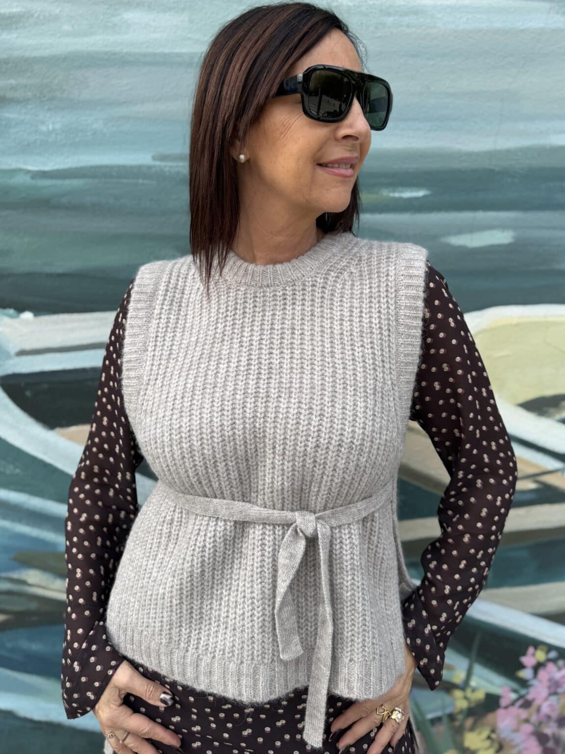 pull sans manches à nouer grège grace et mila