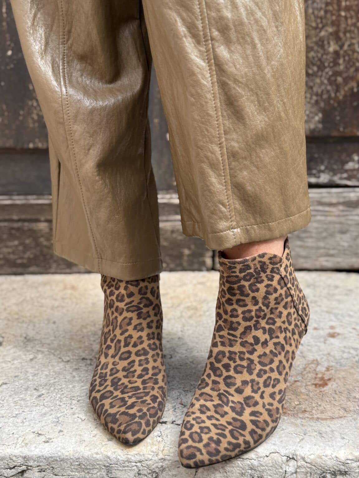 bottines cuir suedé léopard saga woden