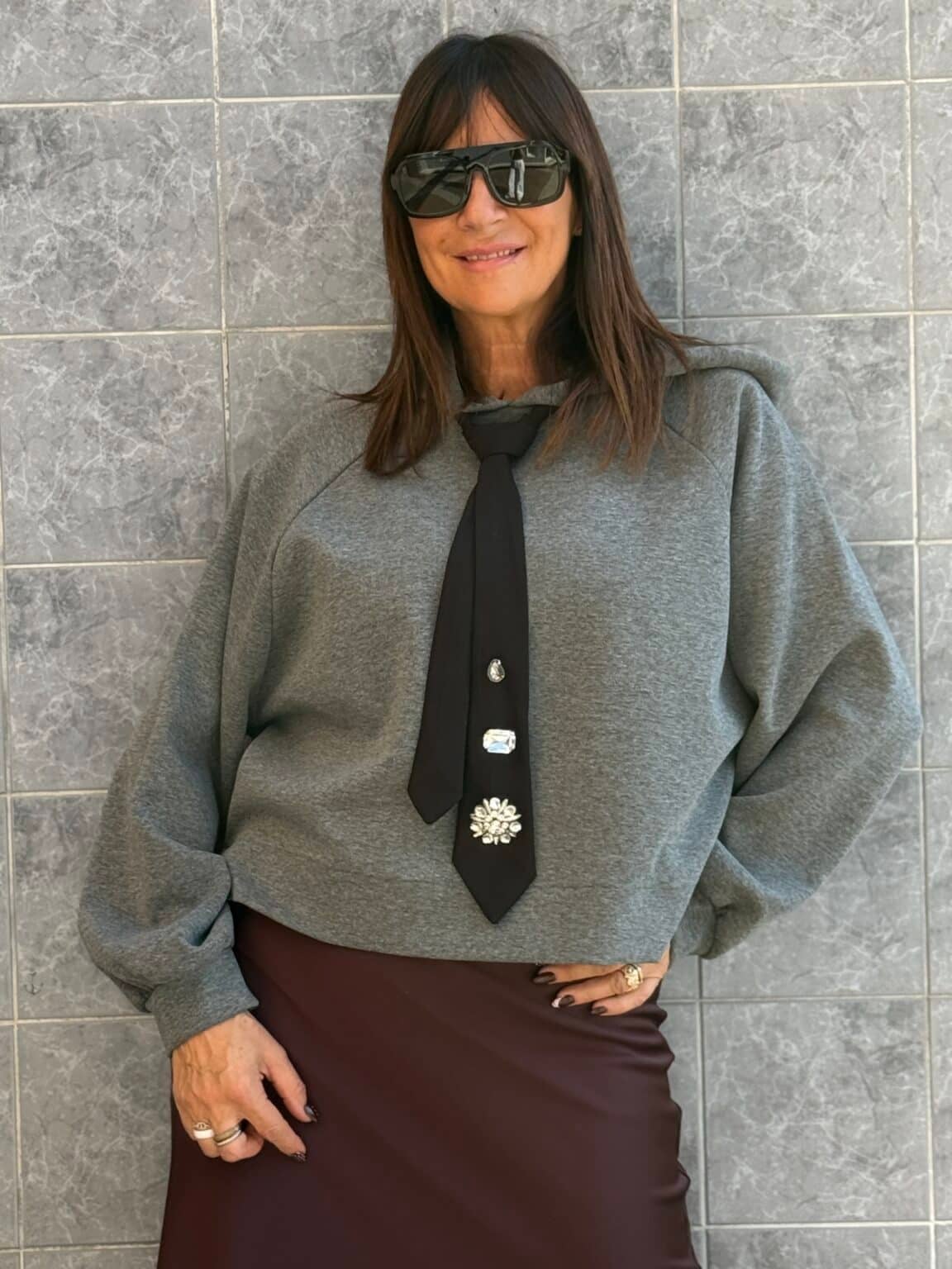 sweat a capuche avec cravate bijou dixie