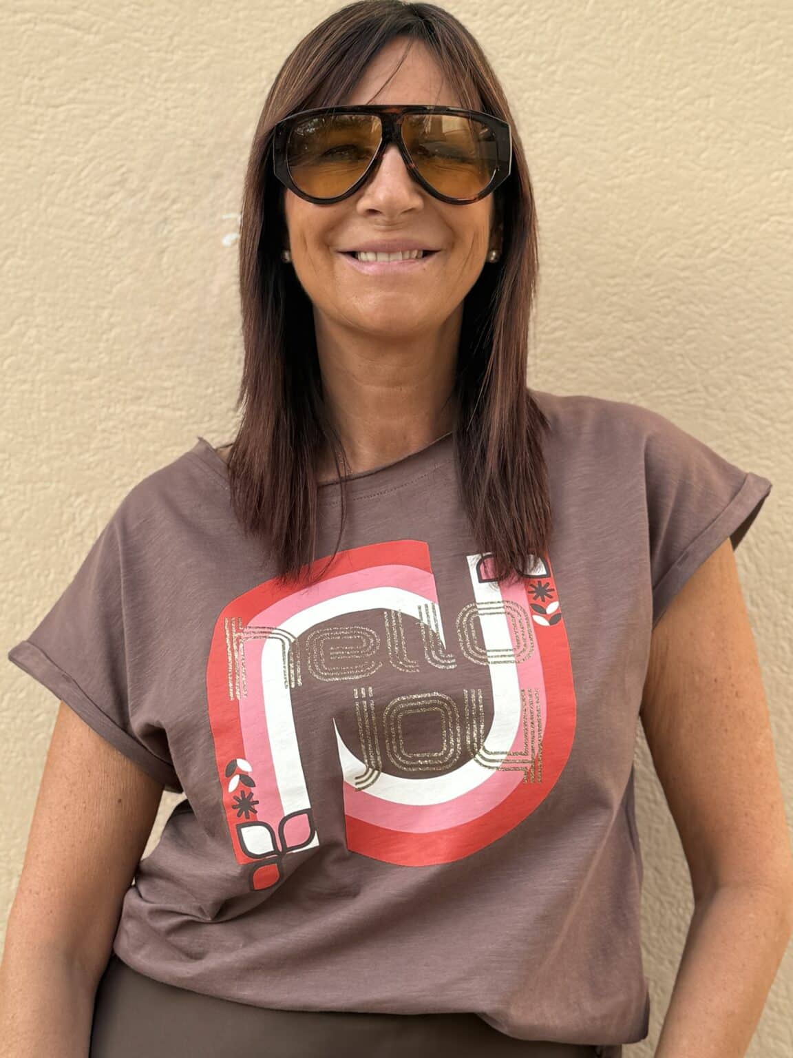 t shirt graphique marron chocolat "hello joy" mhj
