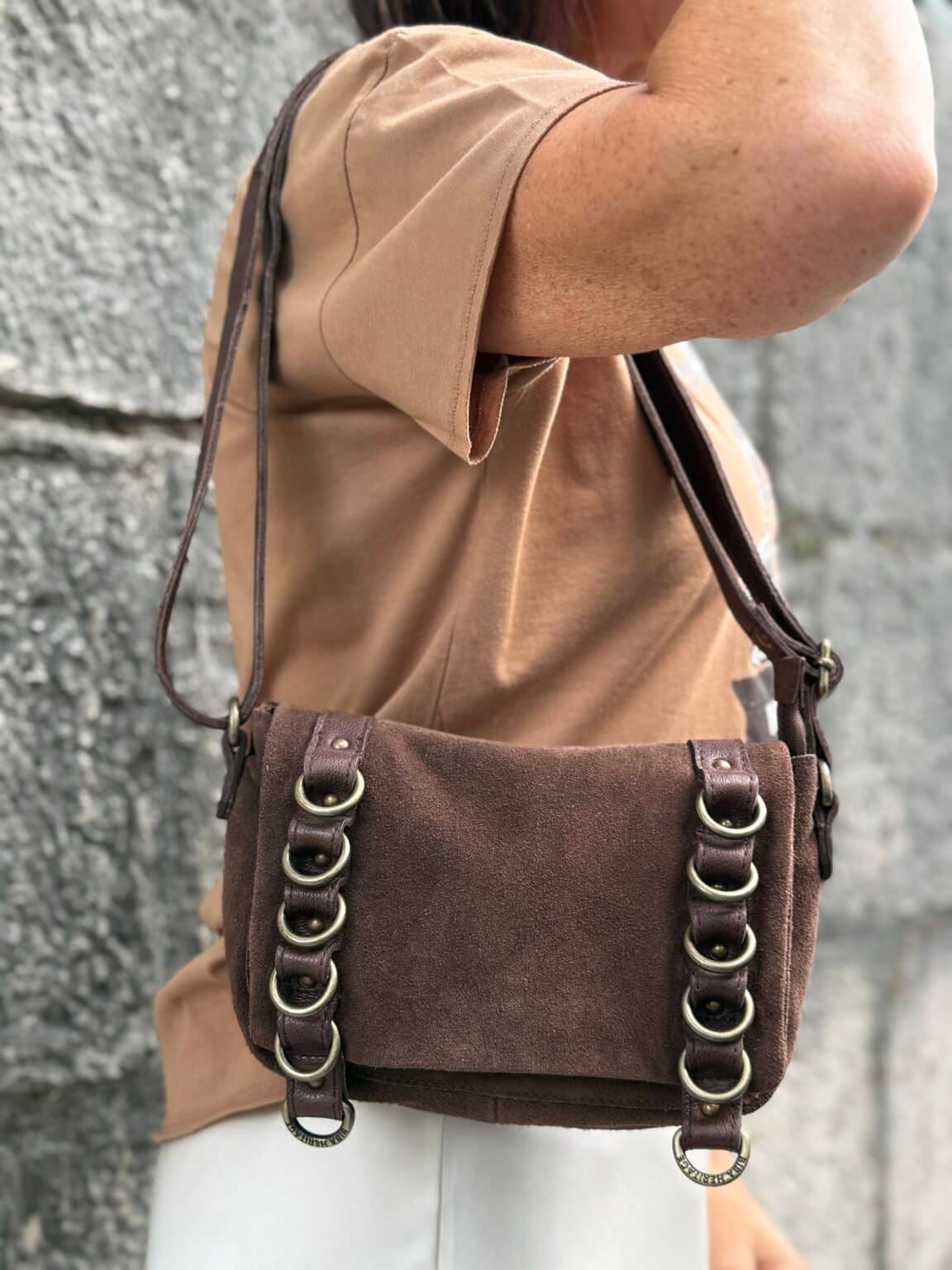 sac bandoulière en cuir marron chocolat ruggles biba