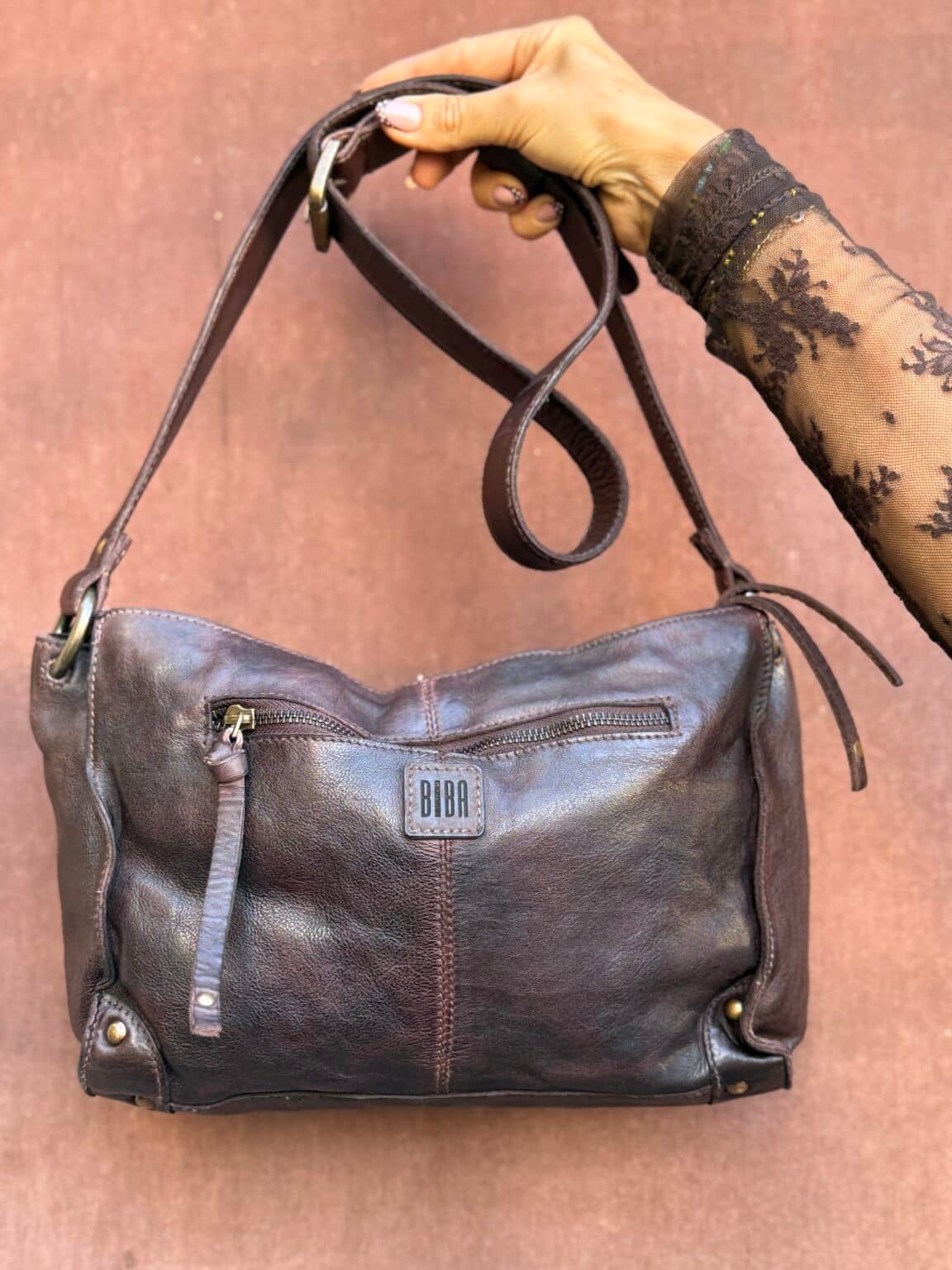 sac bandoulière marron en cuir alaska biba