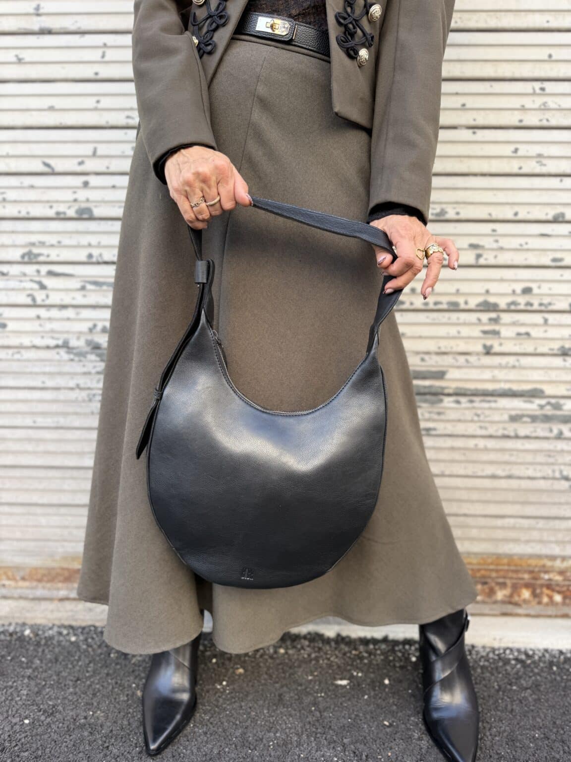sac bandoulière en cuir noir ludlow biba