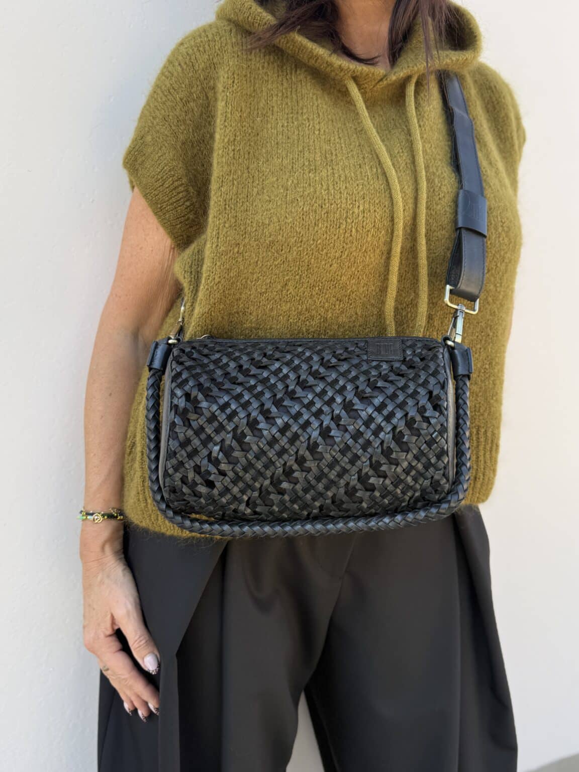 sac bandoulière en cuir noir selma biba