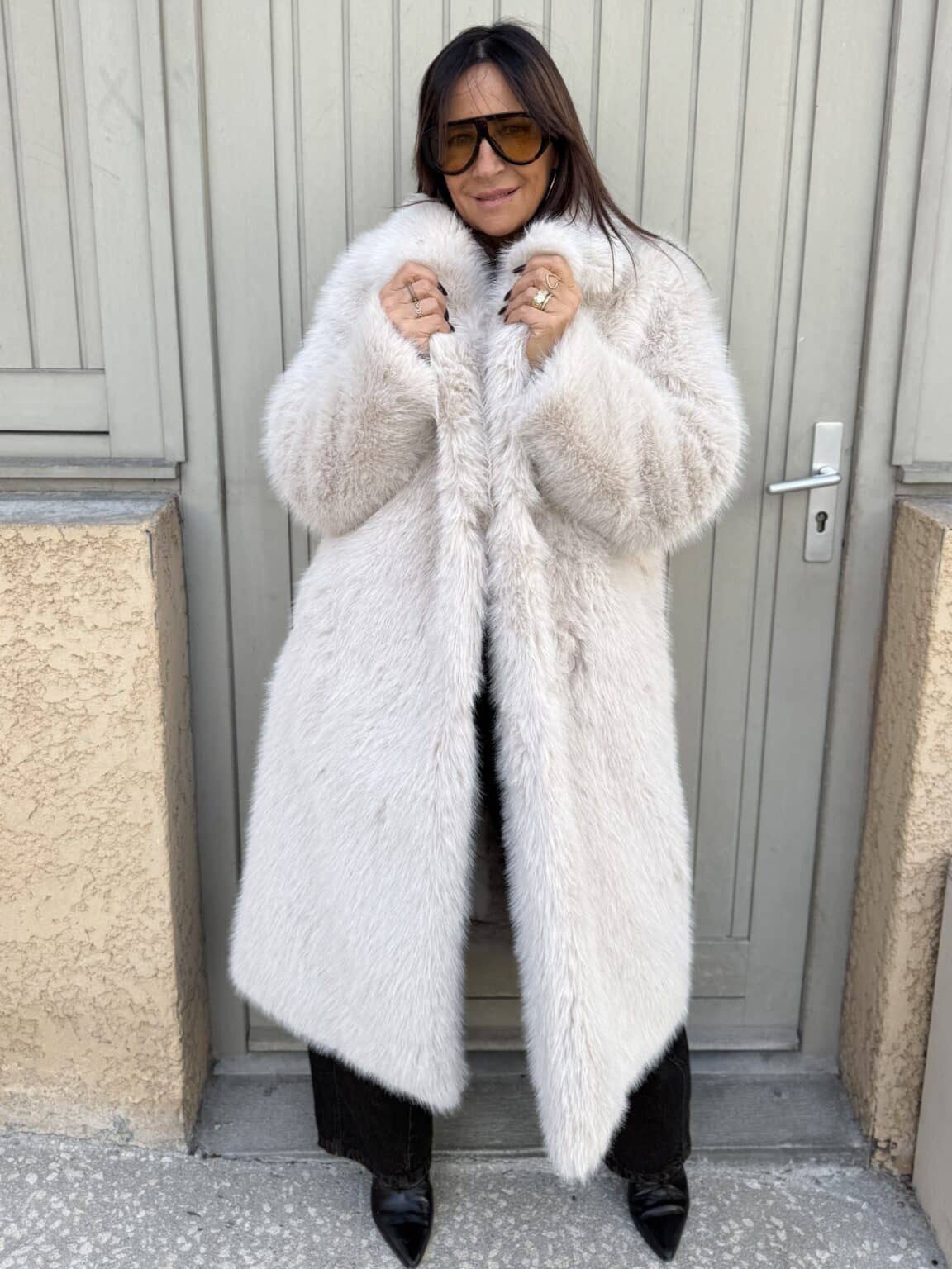 manteau long oversize en fausse fourrure grege grace et mila