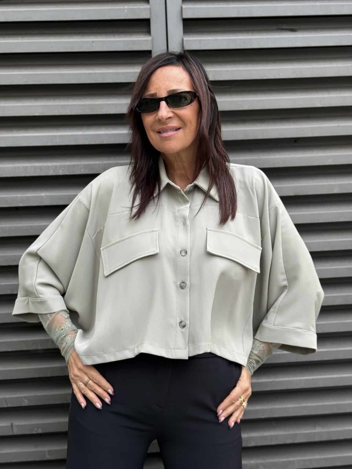 chemise courte oversize vert sauge à poches imperial