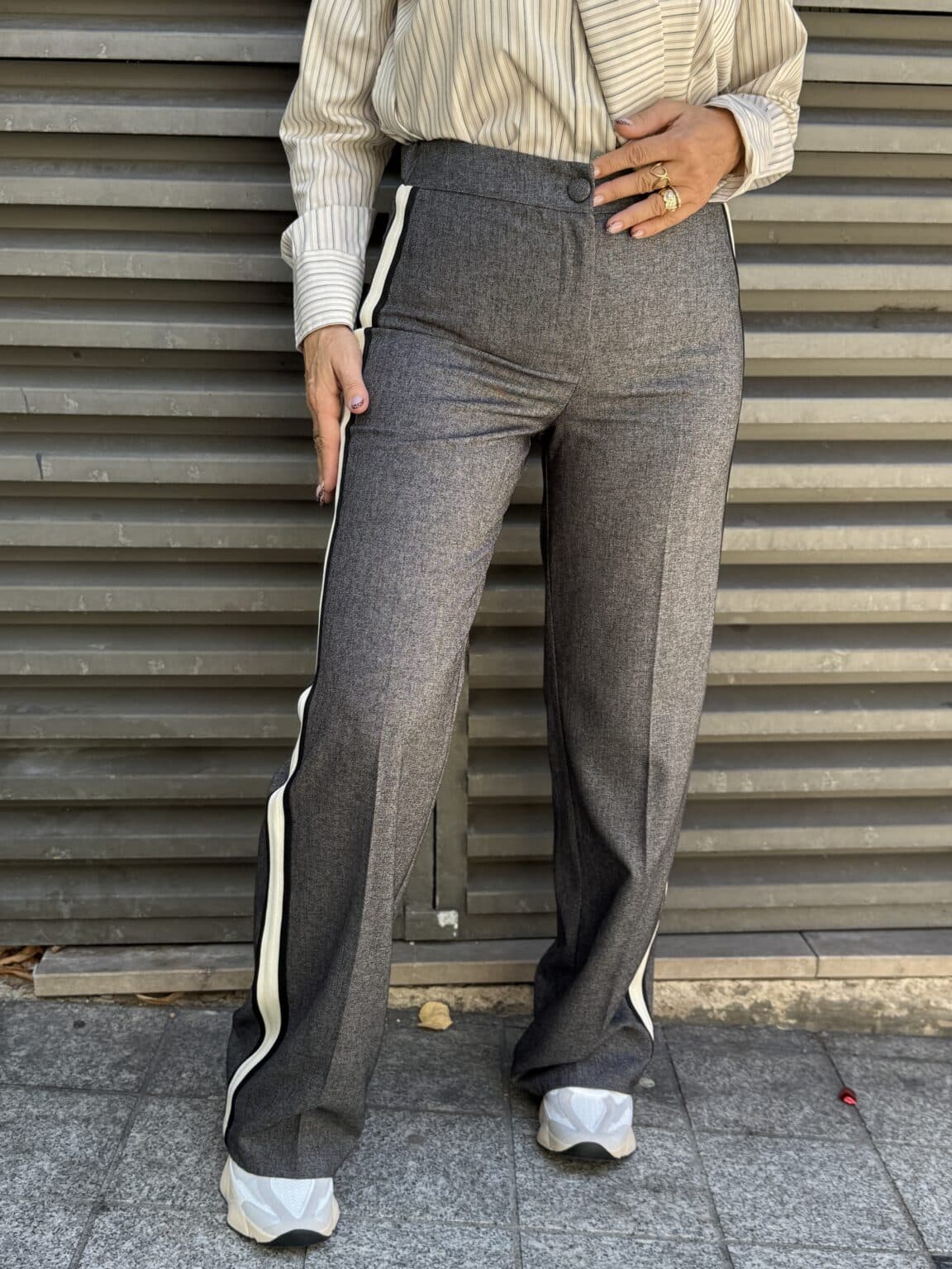 pantalon tailleur gris à bandes latérales giorgia (delph)